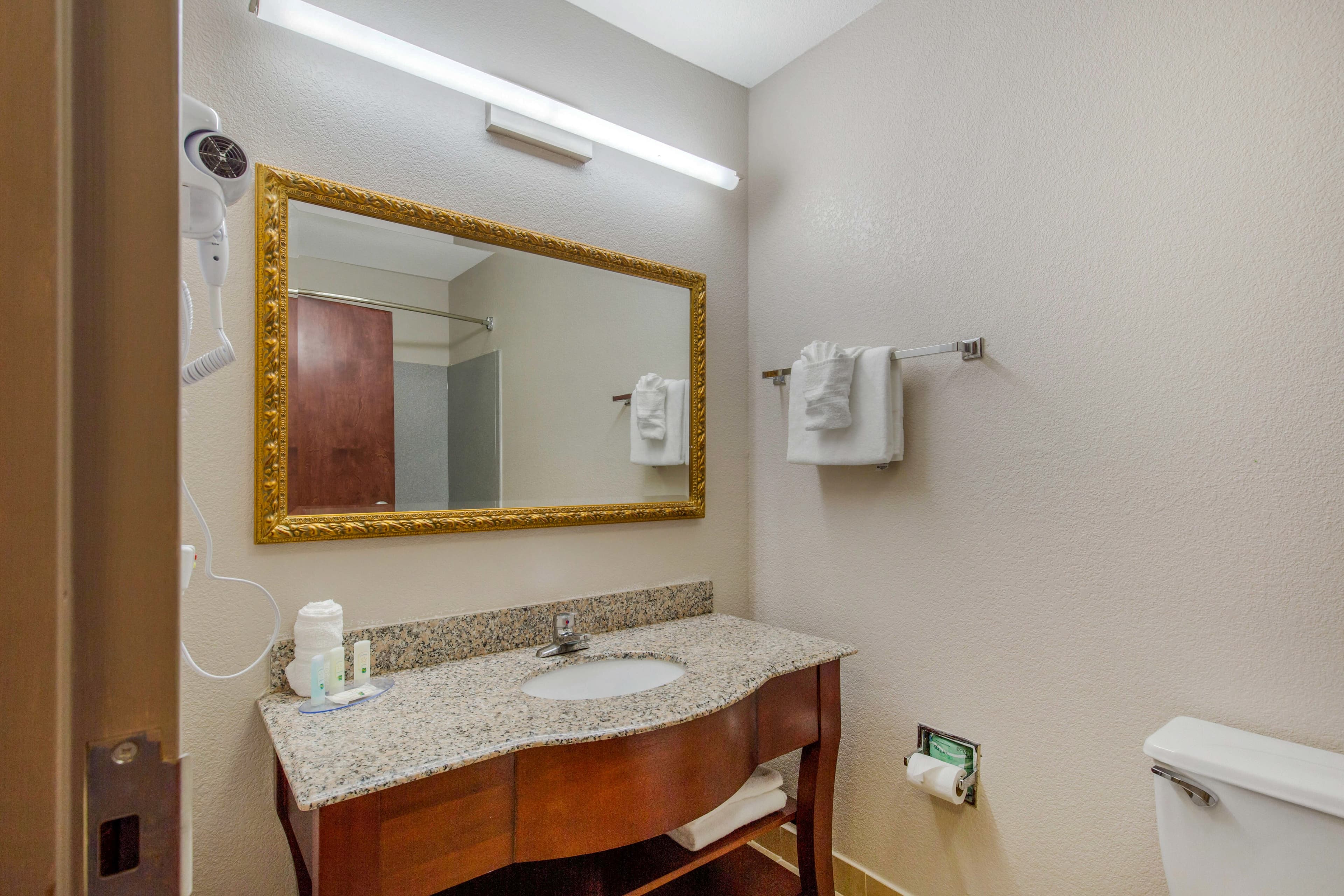Quality Inn & Suites Port Arthur - Nederland — 12