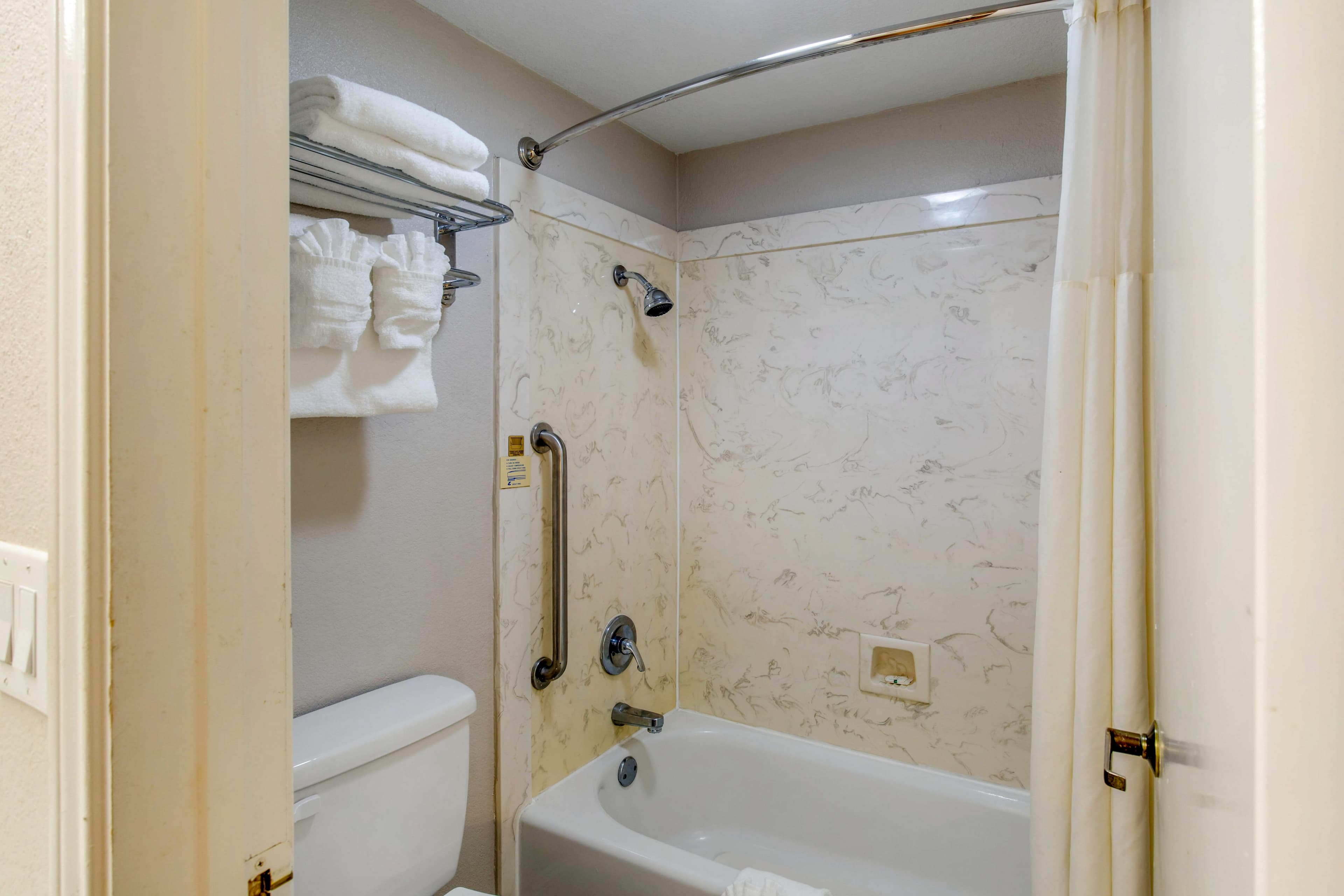 Quality Inn & Suites Port Arthur - Nederland — 17