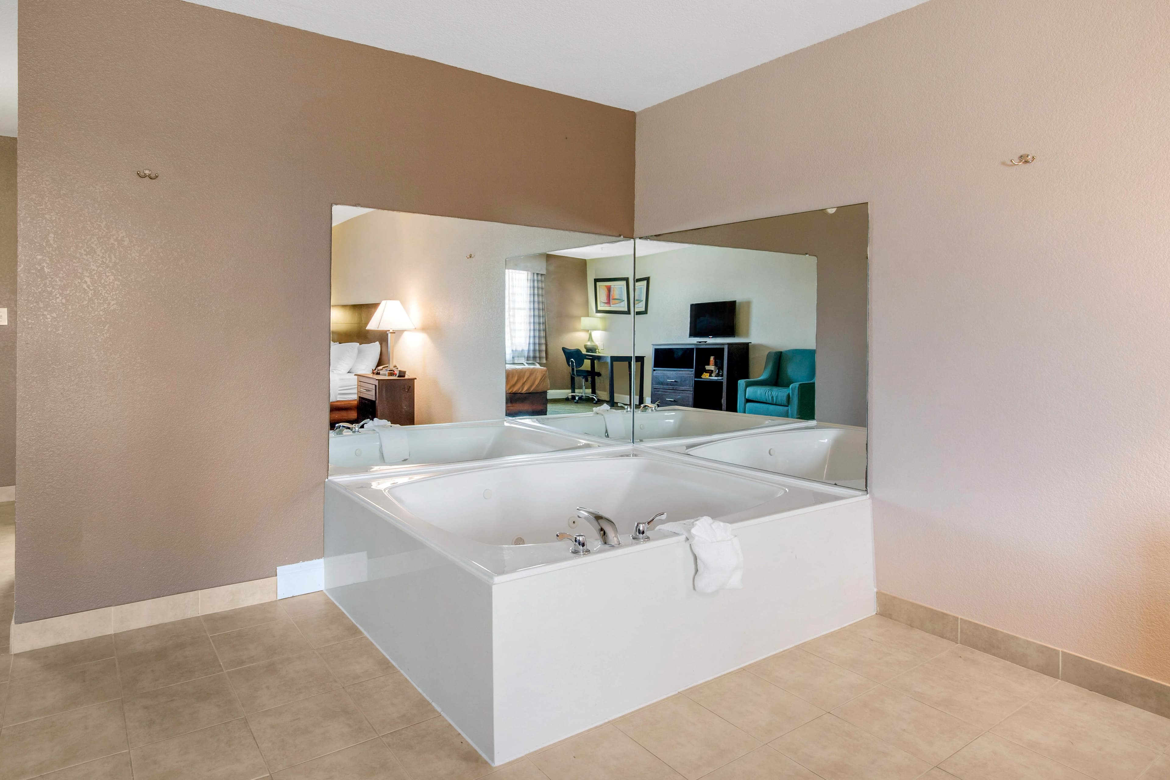 Quality Inn & Suites Port Arthur - Nederland — 20