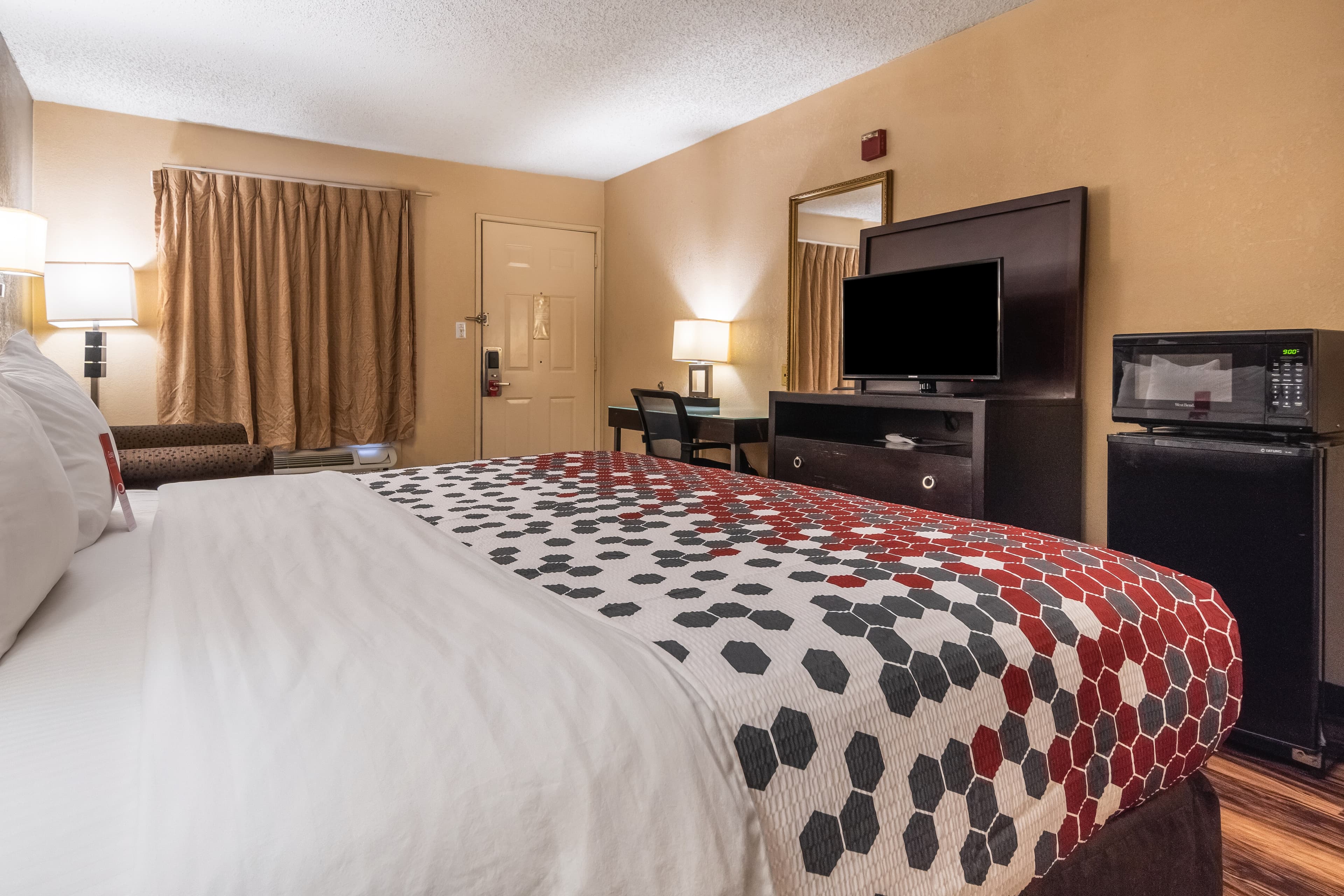 Econo Lodge Hillsboro I-35 — 11