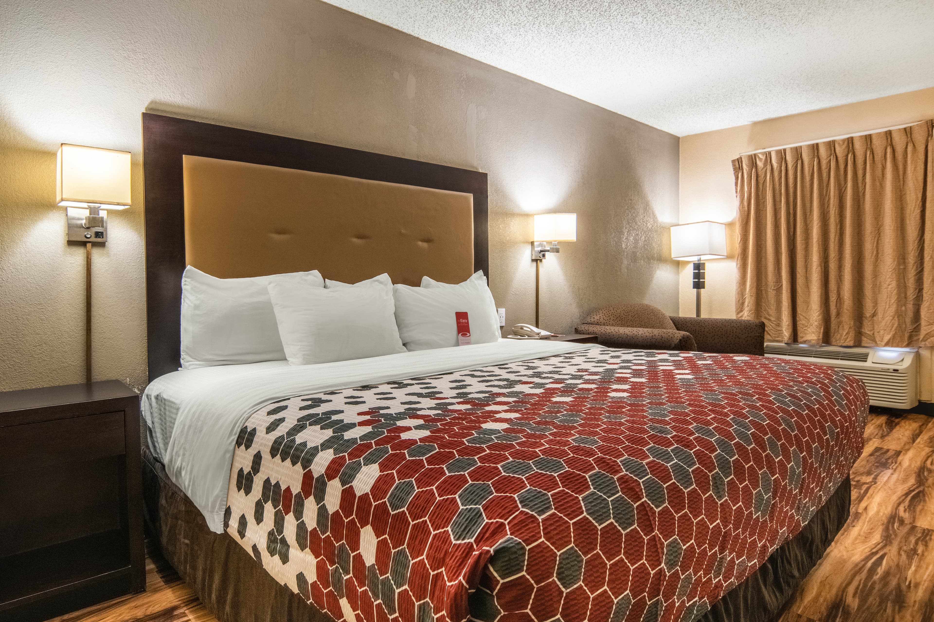 Econo Lodge Hillsboro I-35 — 13