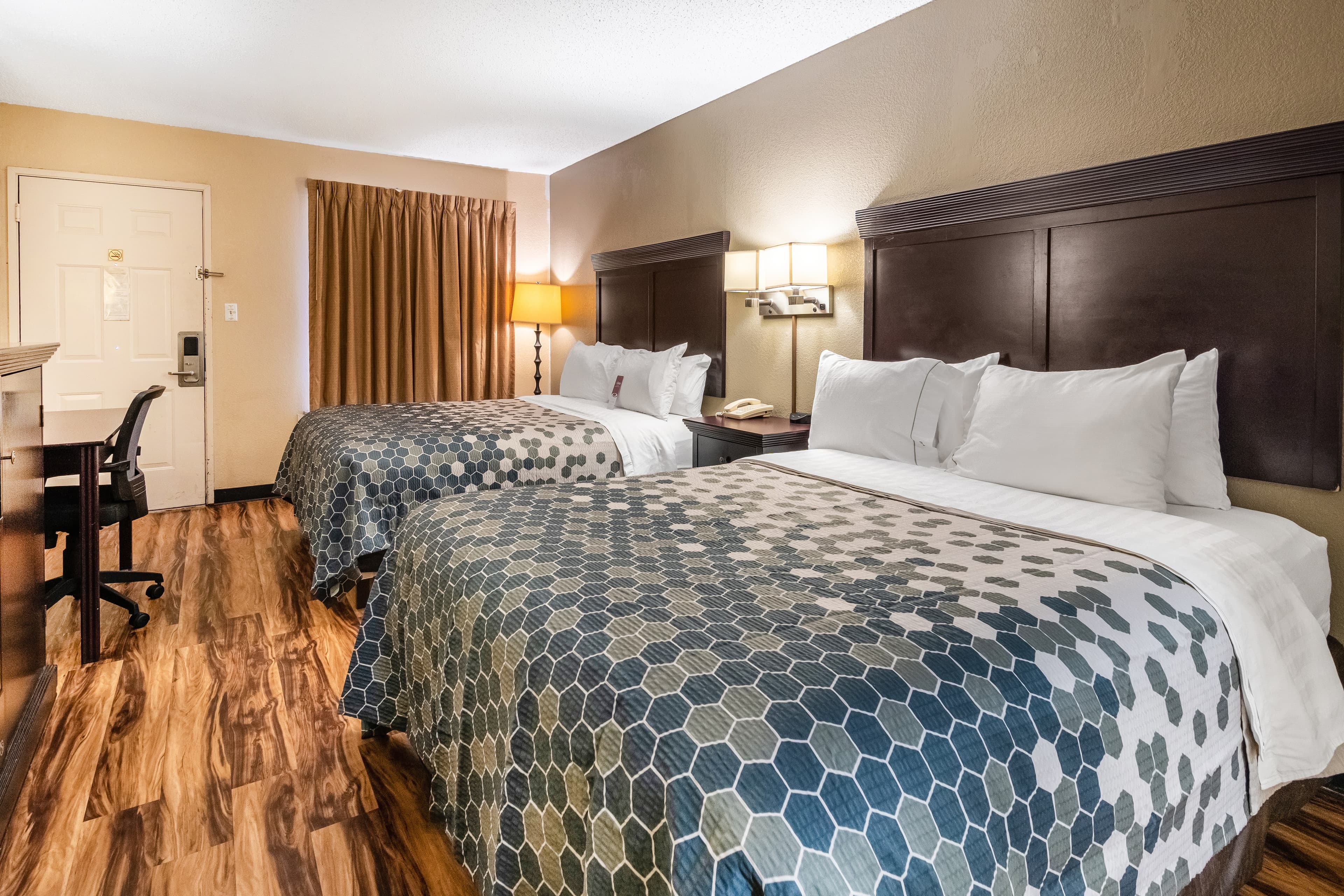 Econo Lodge Hillsboro I-35 — 21