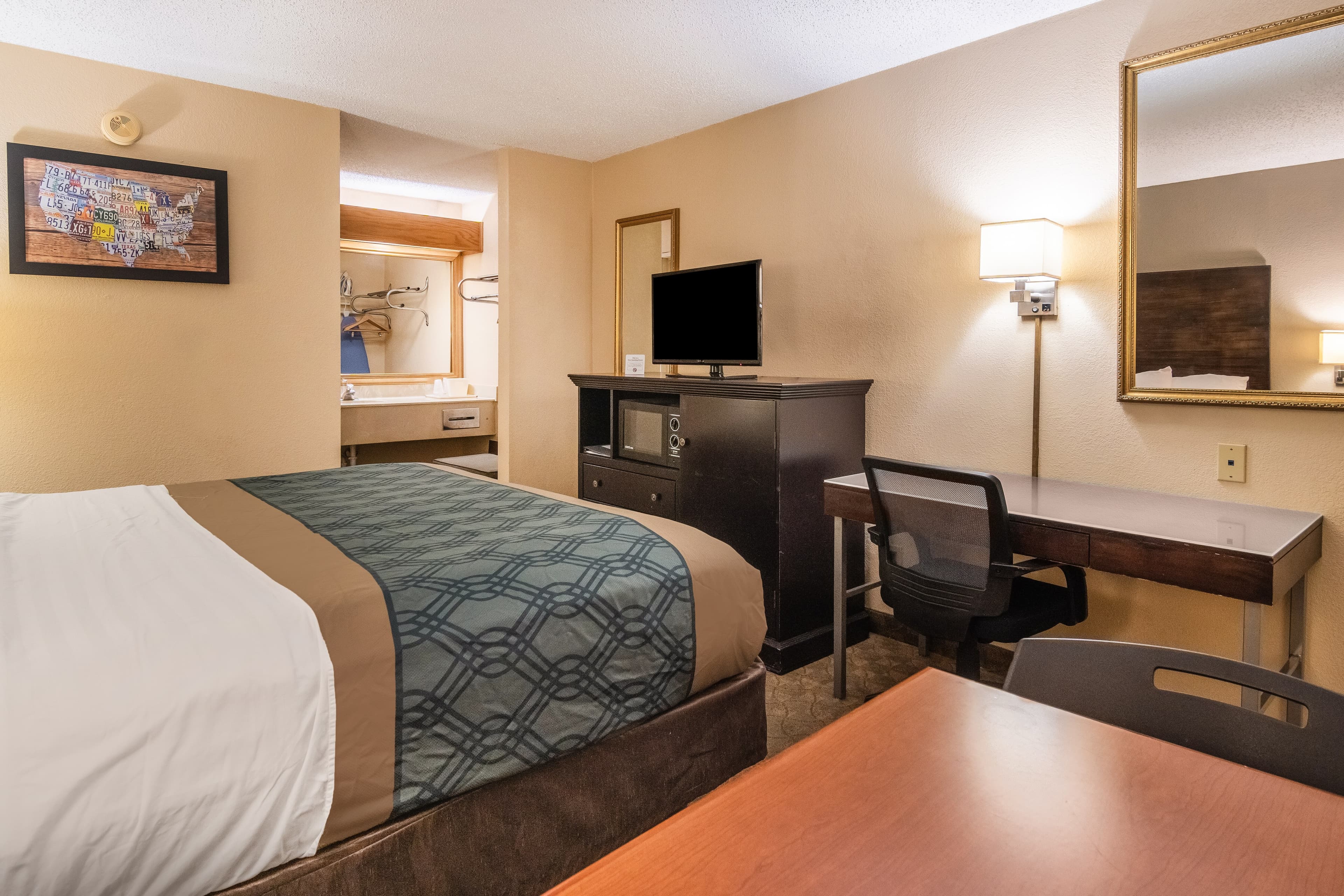Econo Lodge Hillsboro I-35 - Image 5