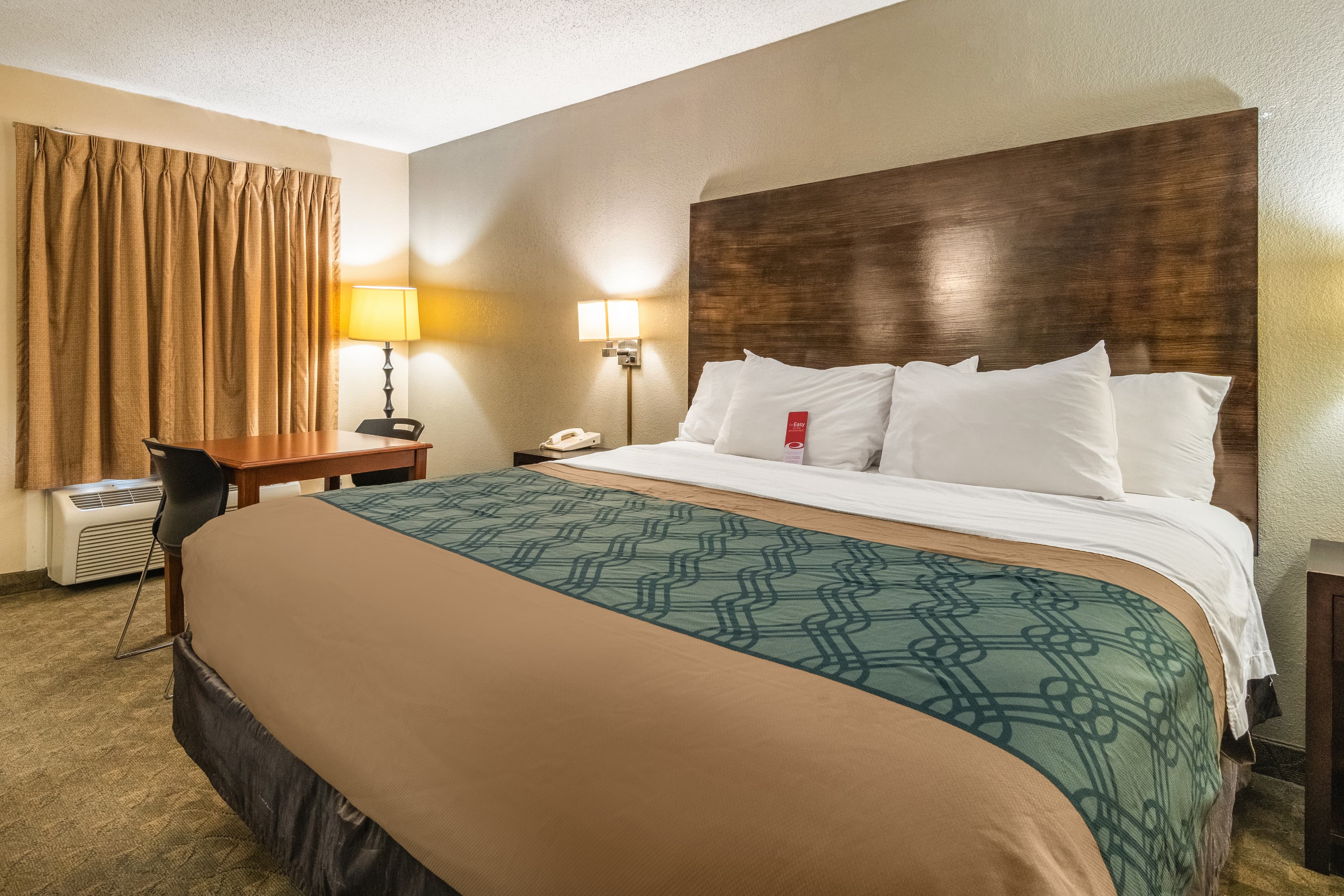 Econo Lodge Hillsboro I-35 — 7