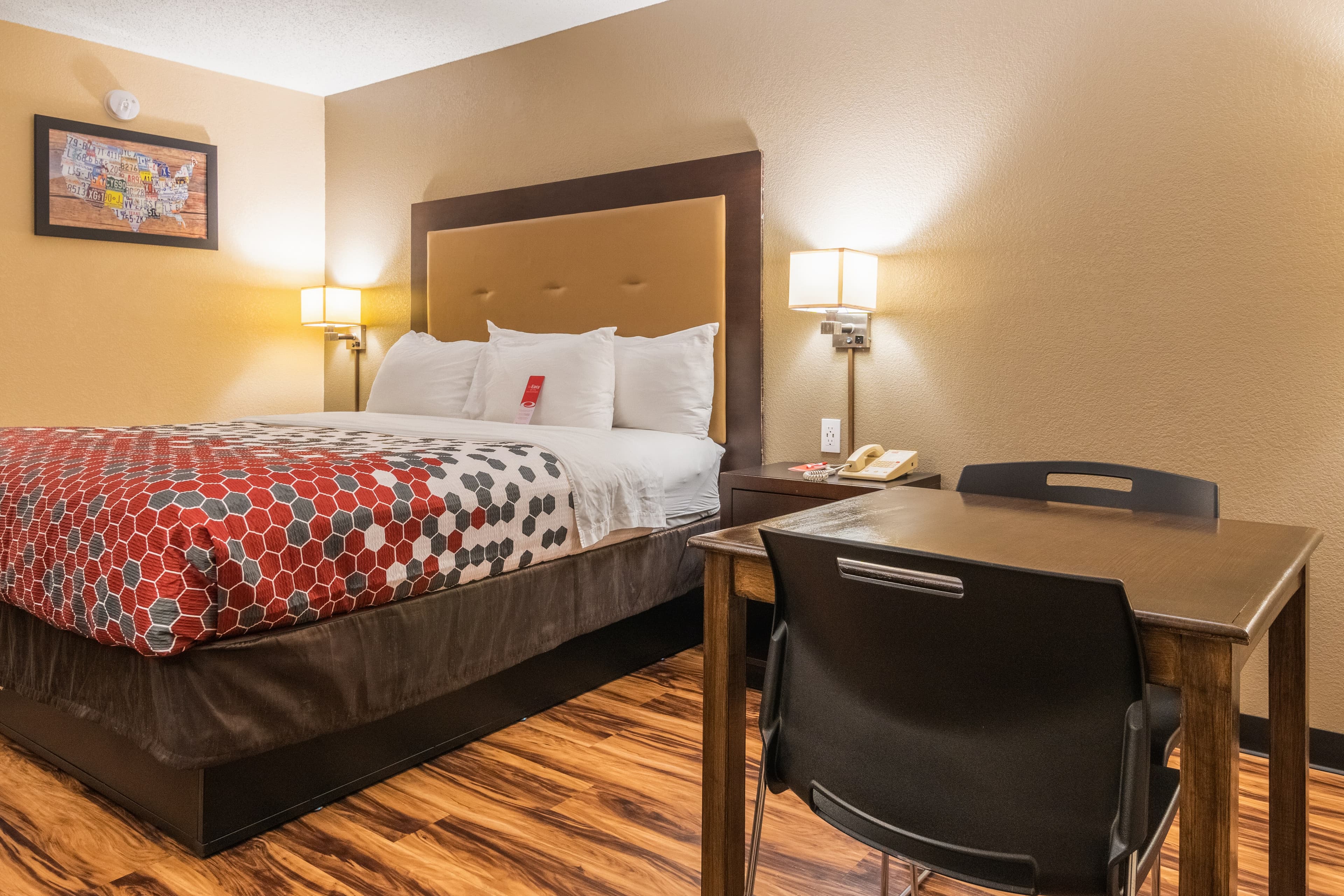 Econo Lodge Hillsboro I-35 - Image 2