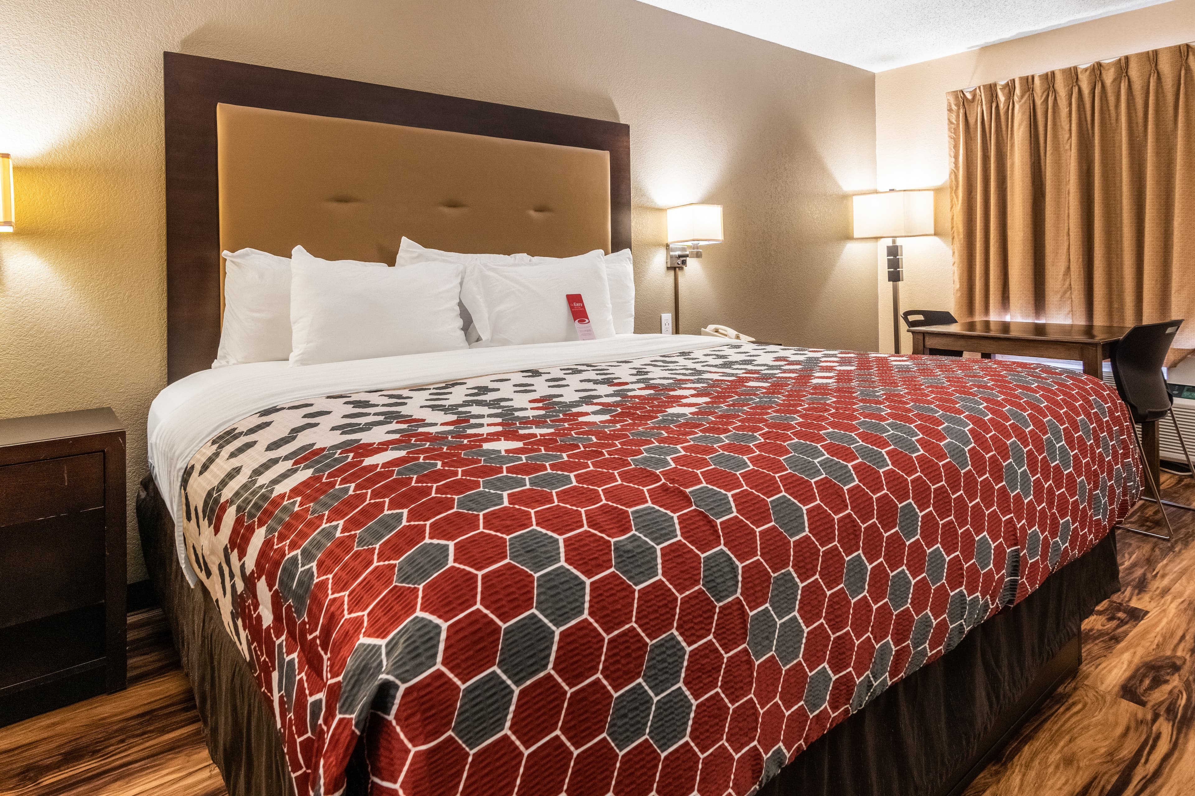 Econo Lodge Hillsboro I-35 — 6