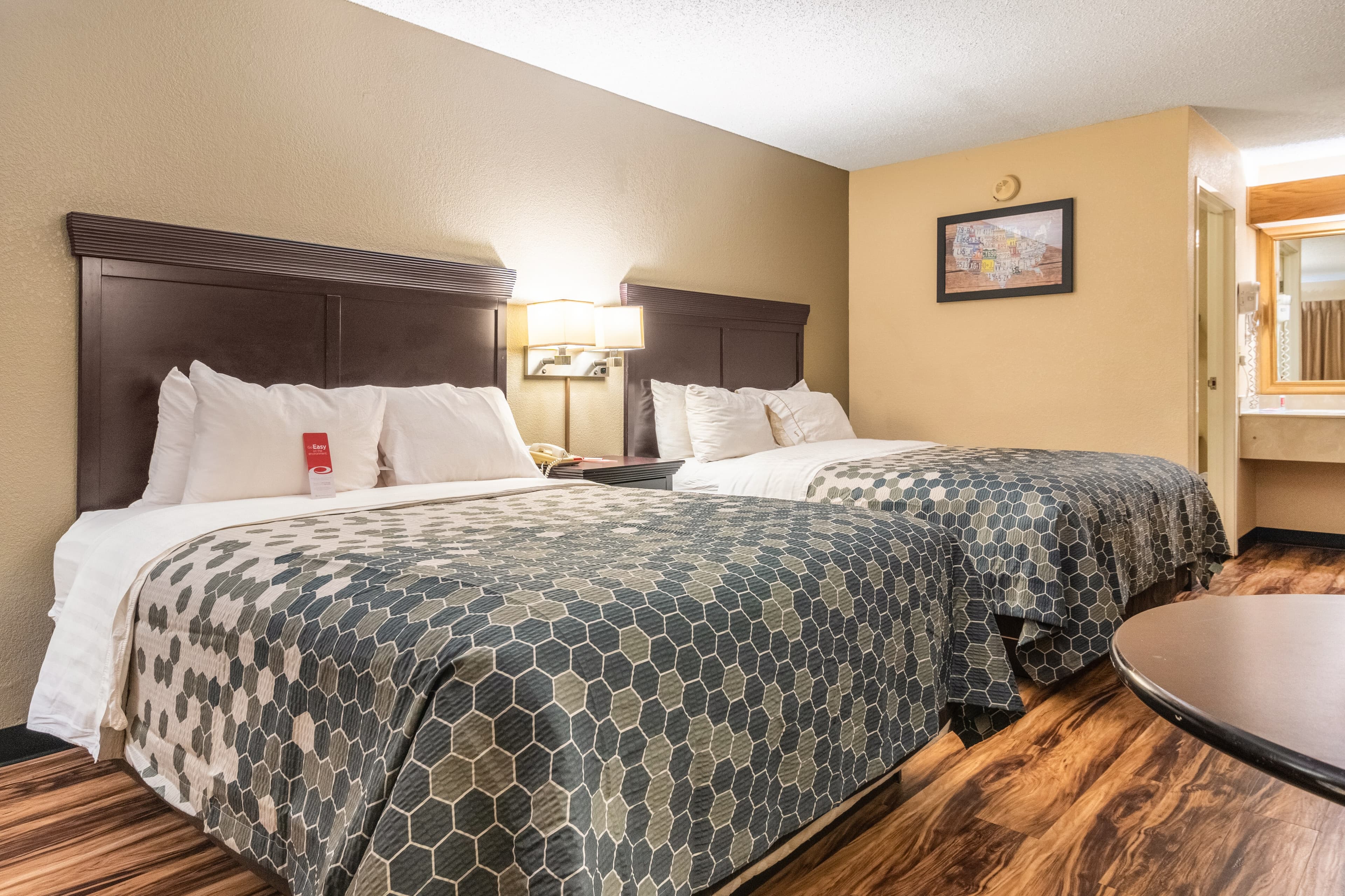Econo Lodge Hillsboro I-35 — 28