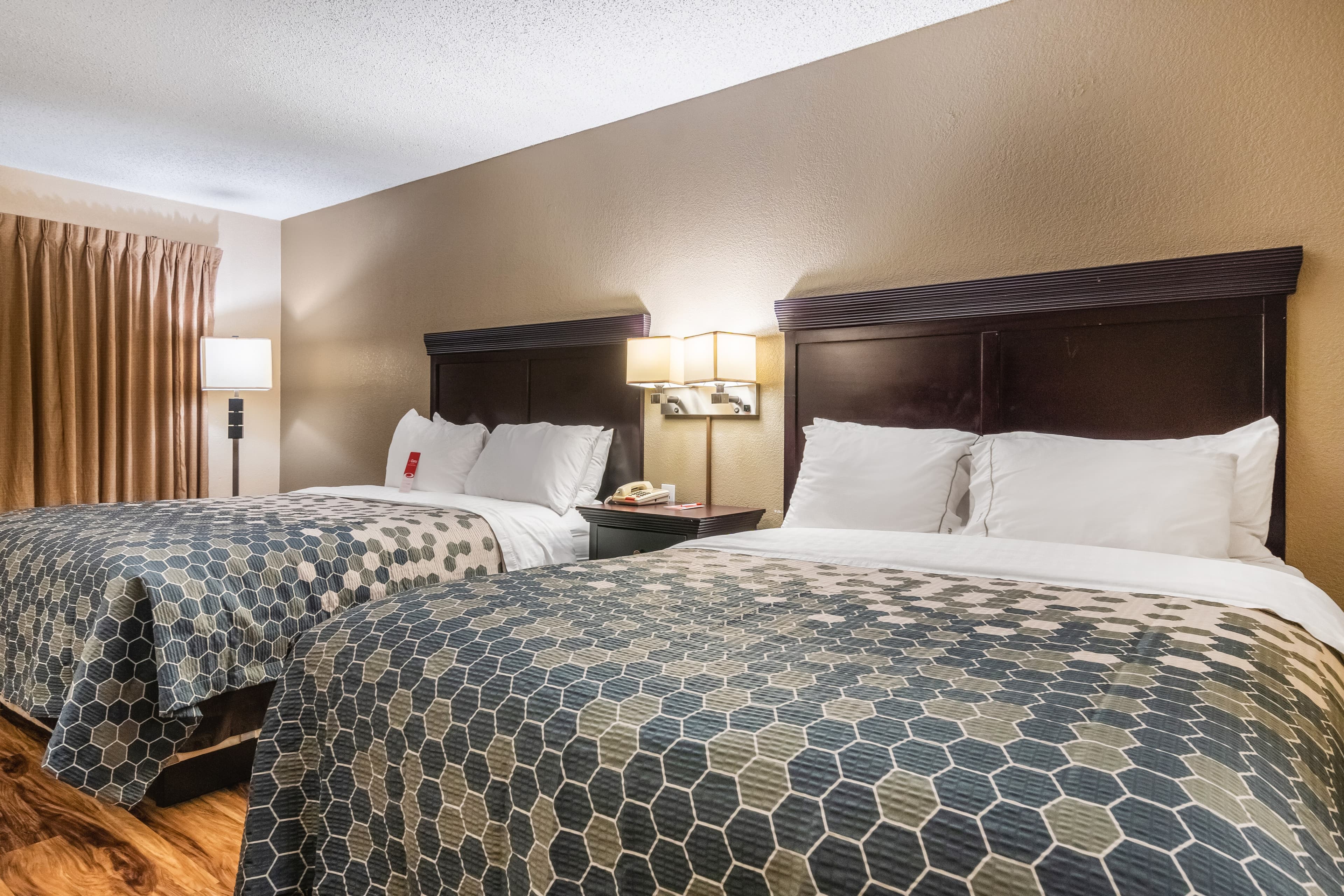 Econo Lodge Hillsboro I-35 — 29