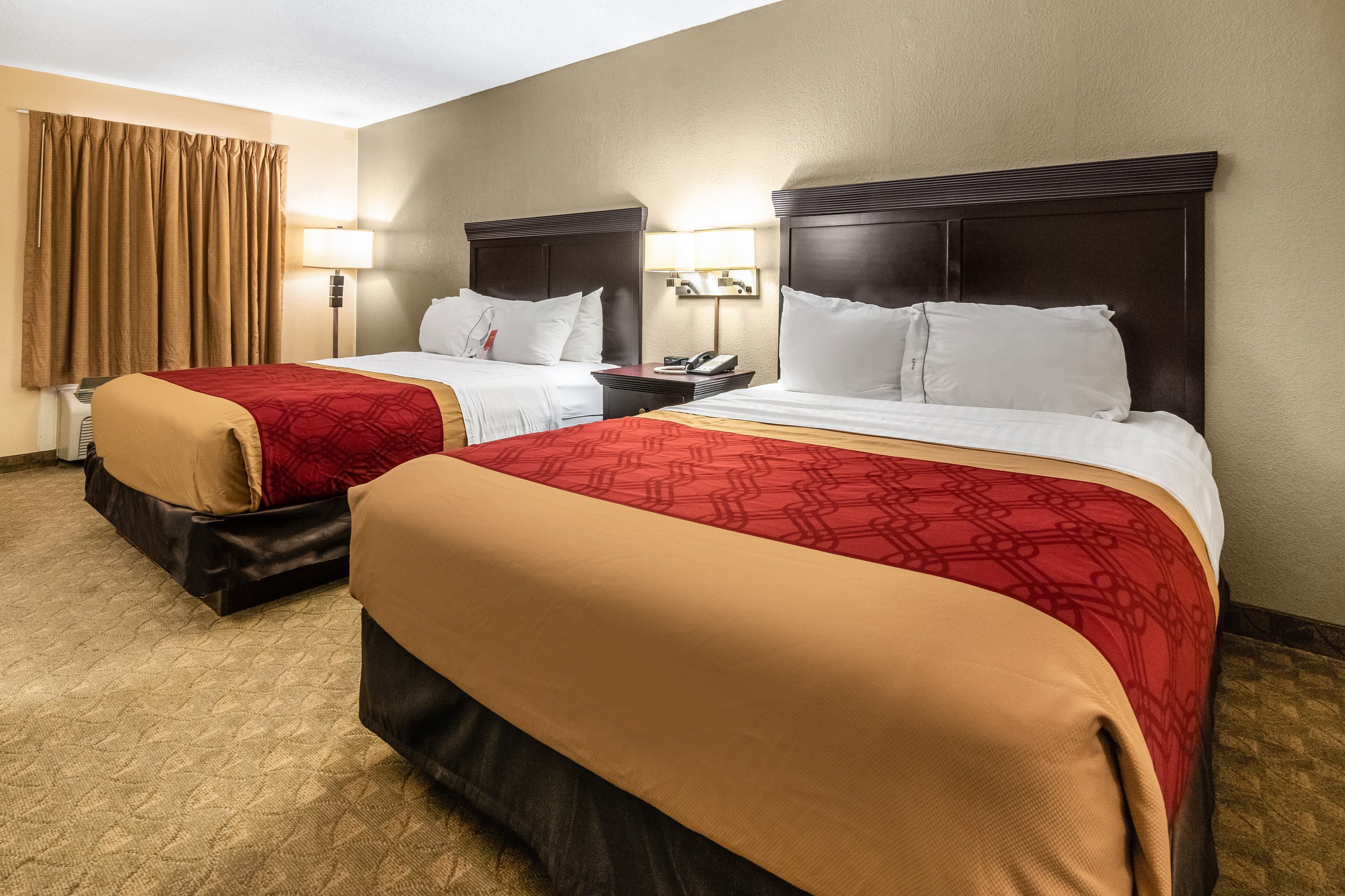 Econo Lodge Hillsboro I-35 — 34