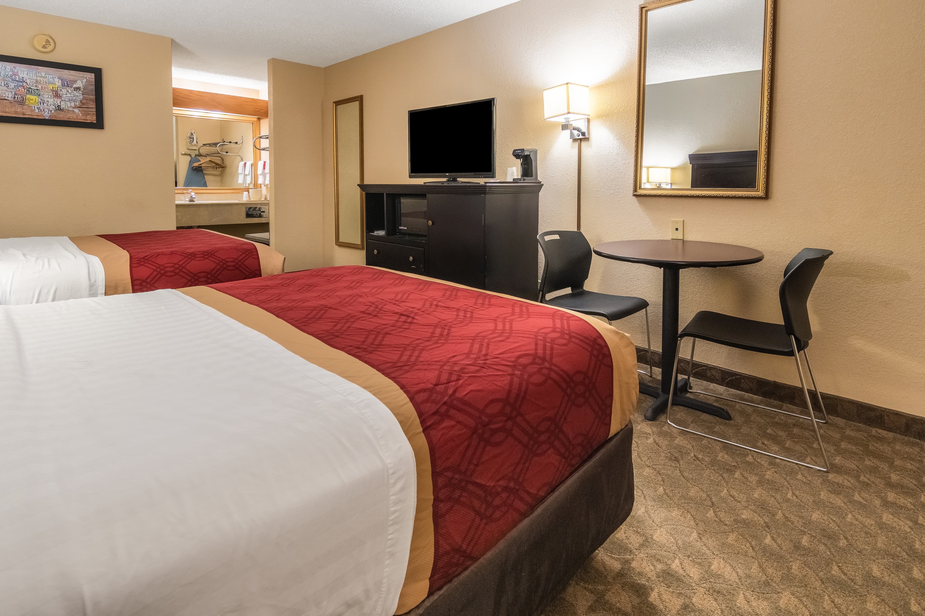 Econo Lodge Hillsboro I-35 — 35