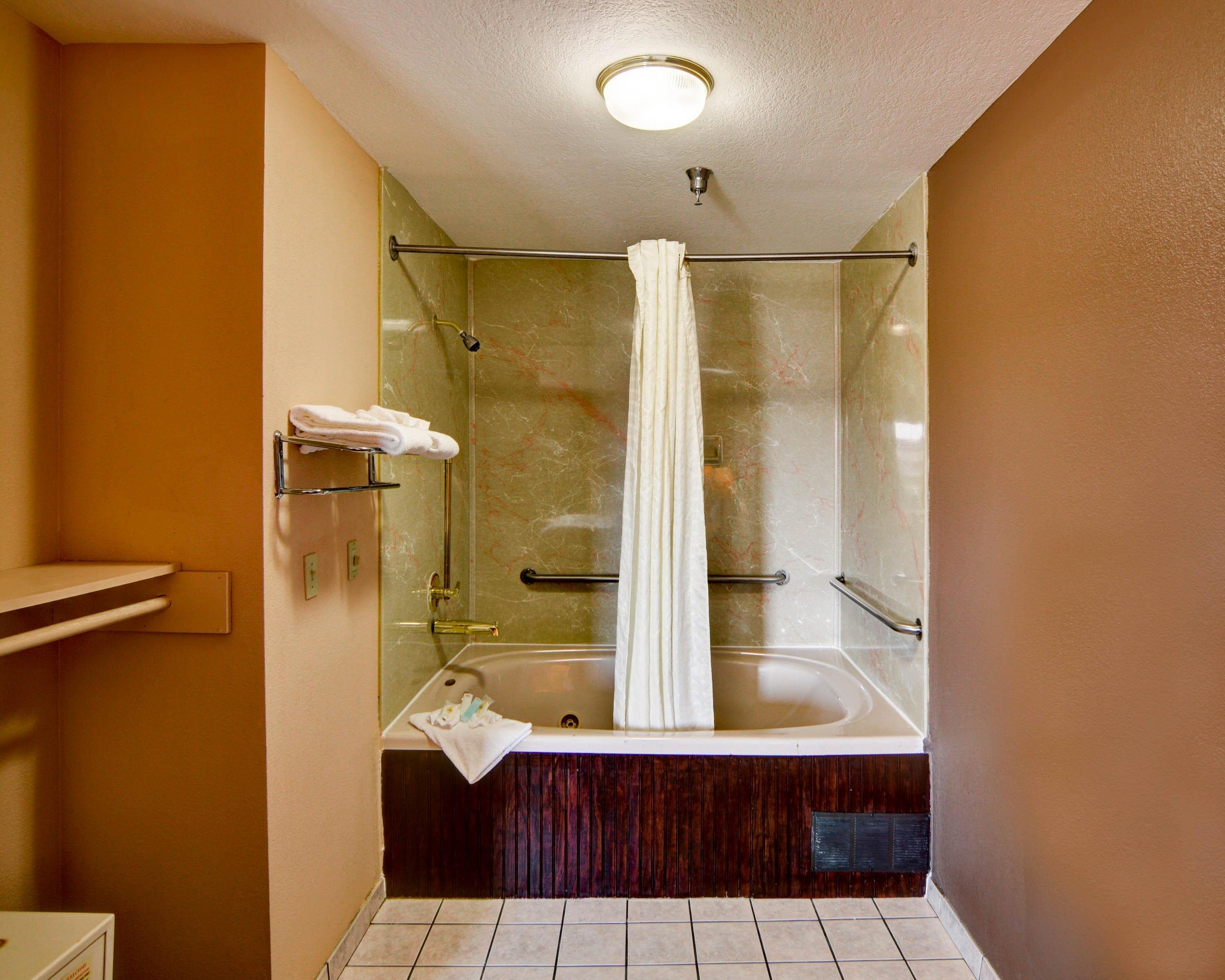Quality Inn Forest Hill - Fort Worth South — 25