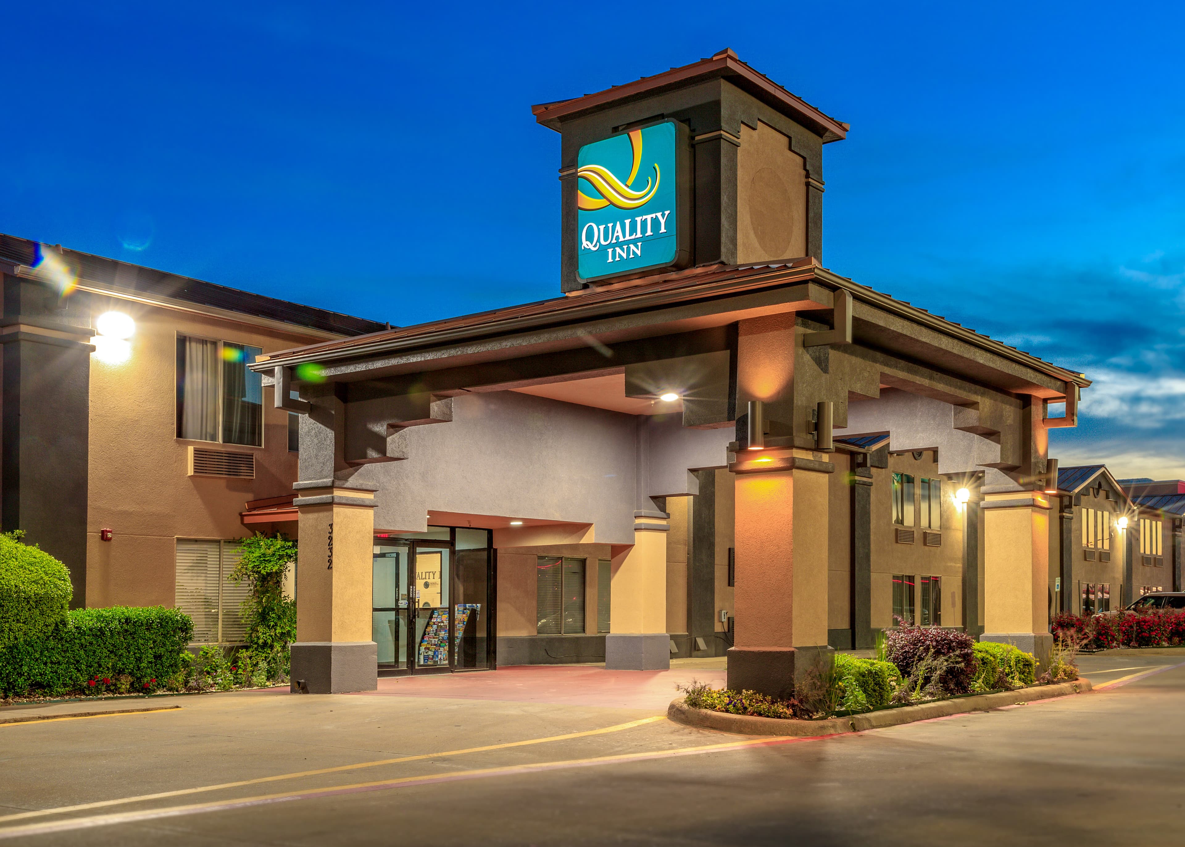 Quality Inn Forest Hill - Fort Worth South - Image 1