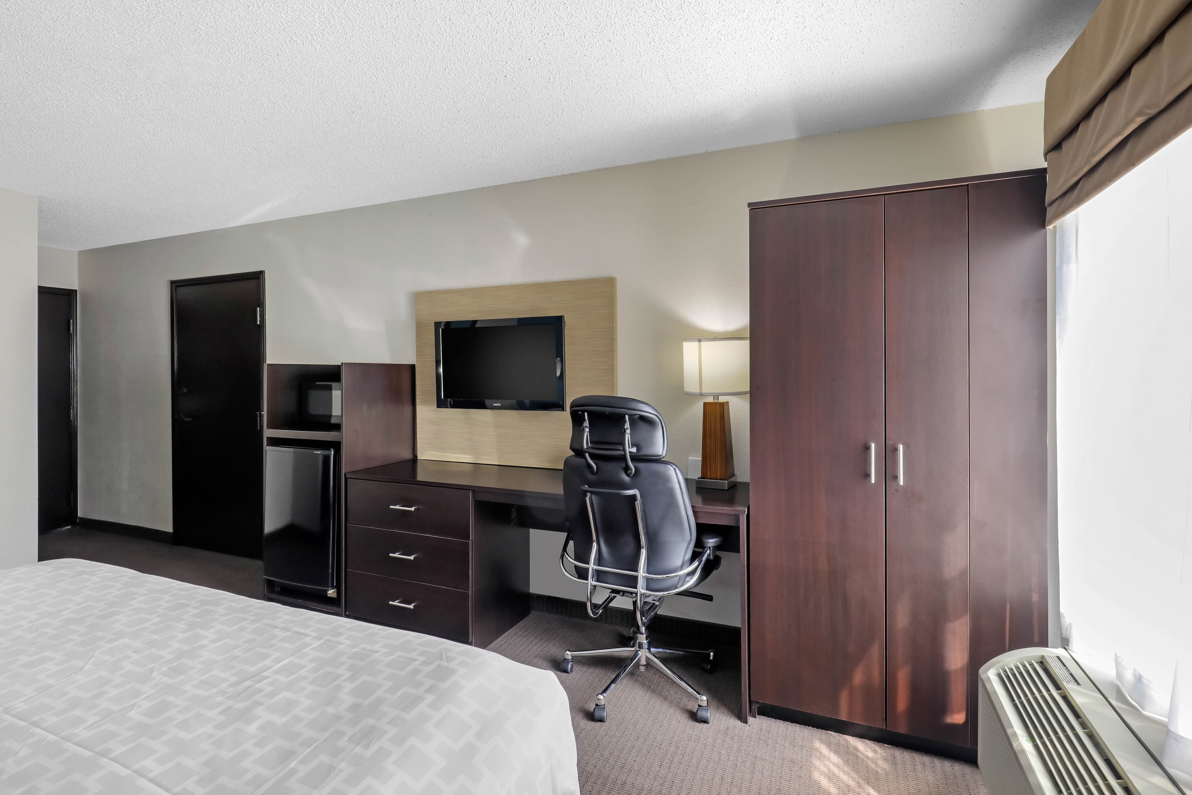 Clarion Inn & Suites DFW North - Image 5