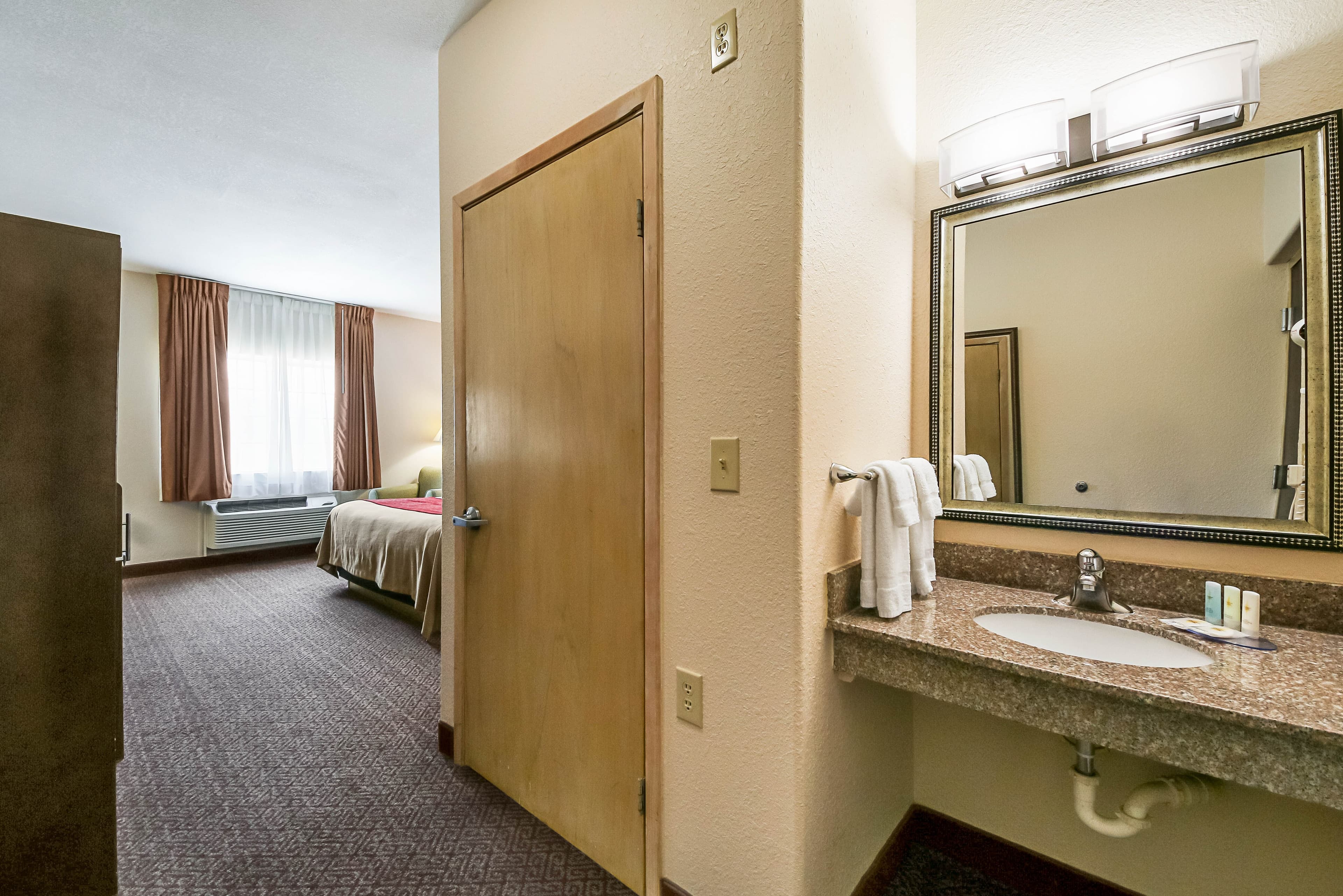 Quality Inn Kingsville Hwy 77 - Image 4
