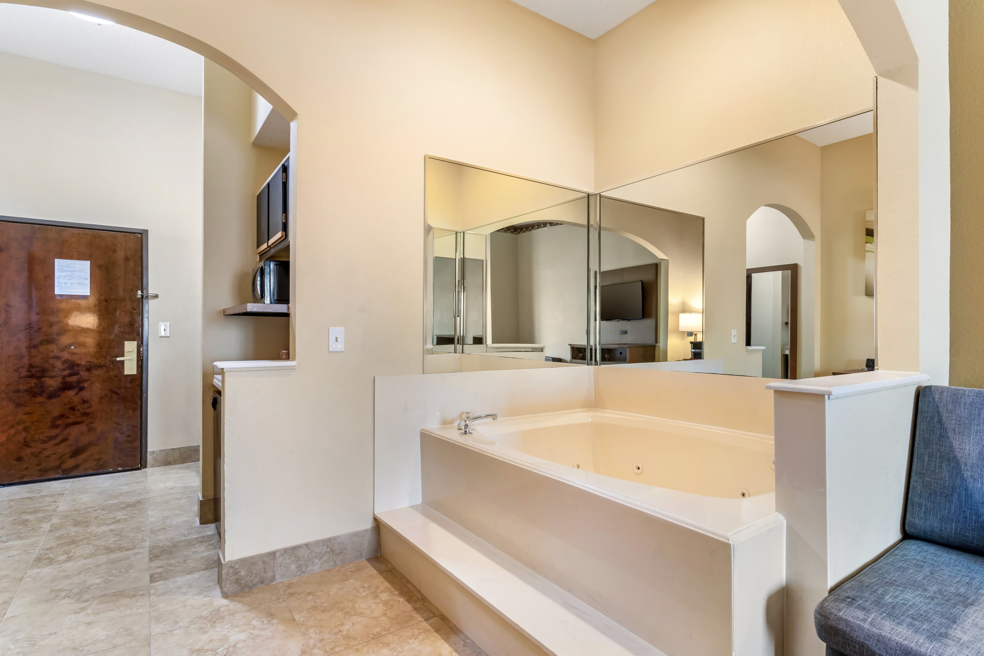 Comfort Suites Bush Intercontinental Airport - Image 4