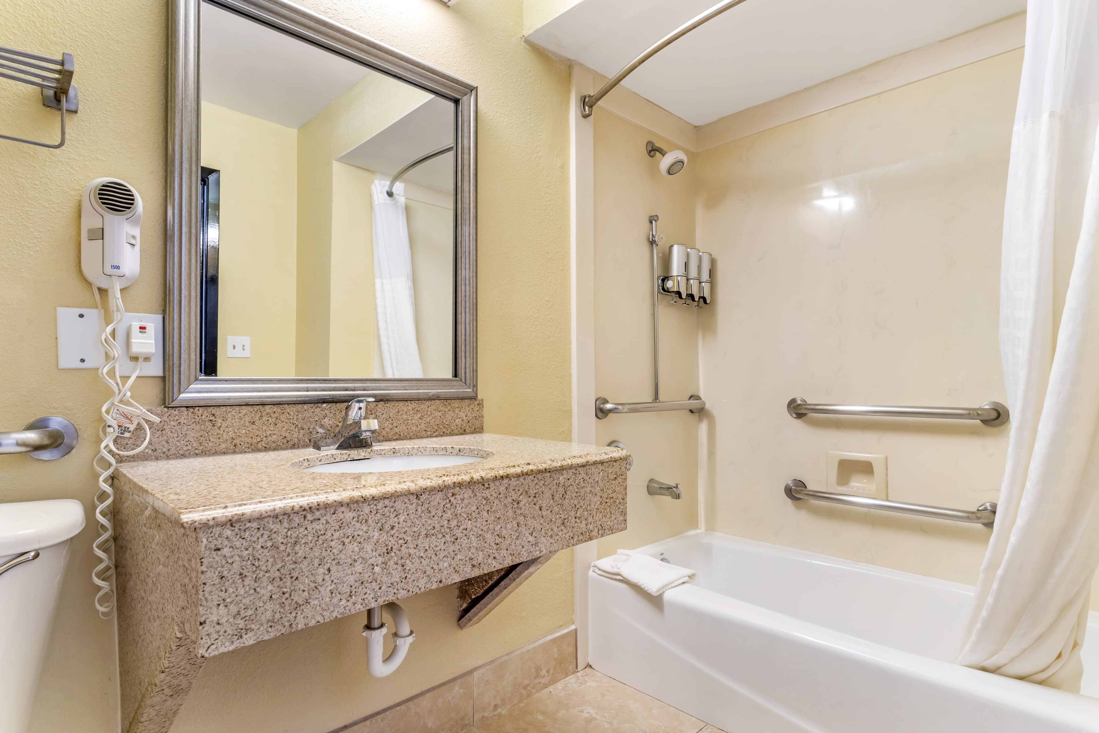 Comfort Suites Bush Intercontinental Airport — 6