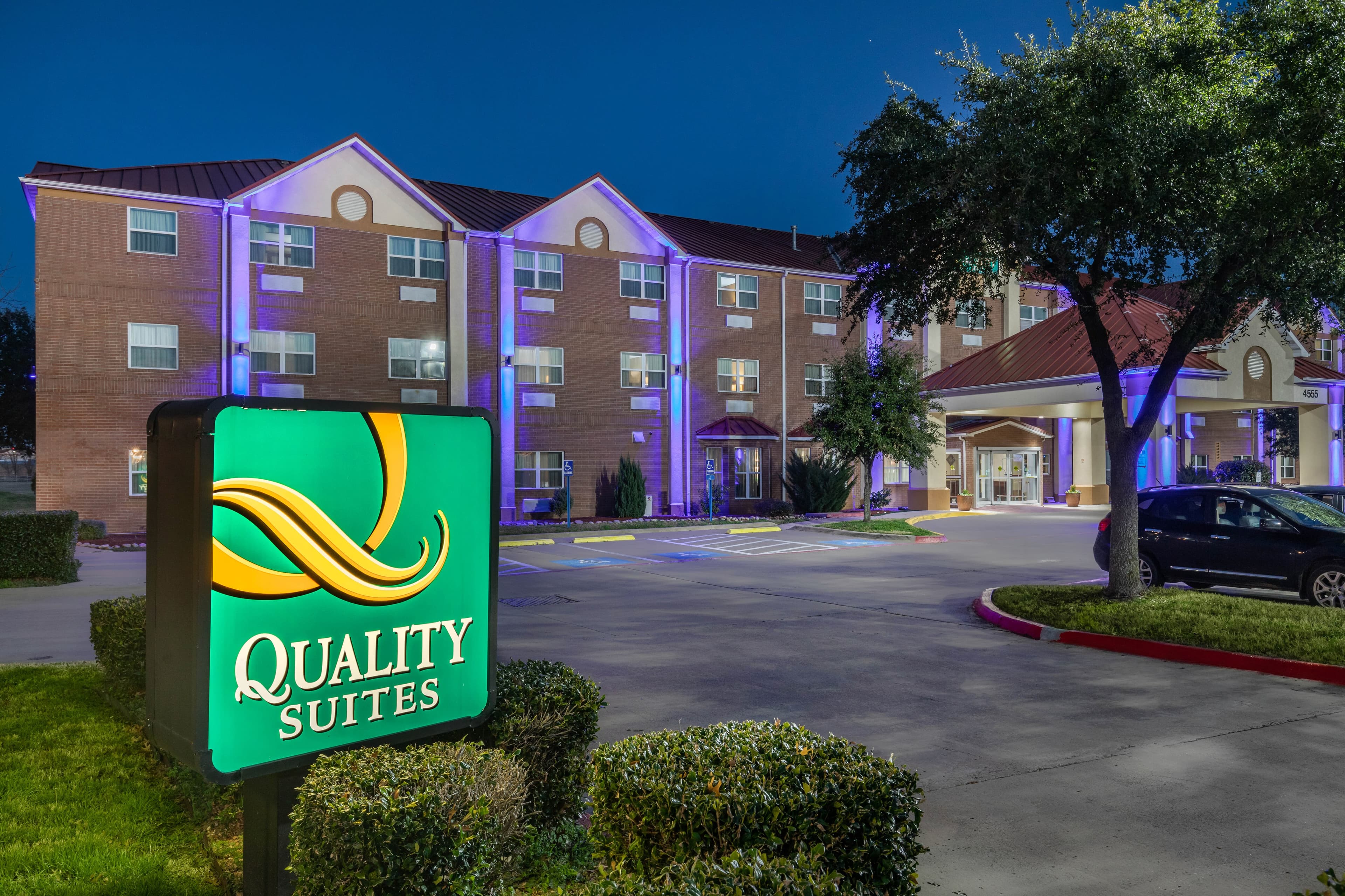 Quality Suites Addison-Dallas - Image 1