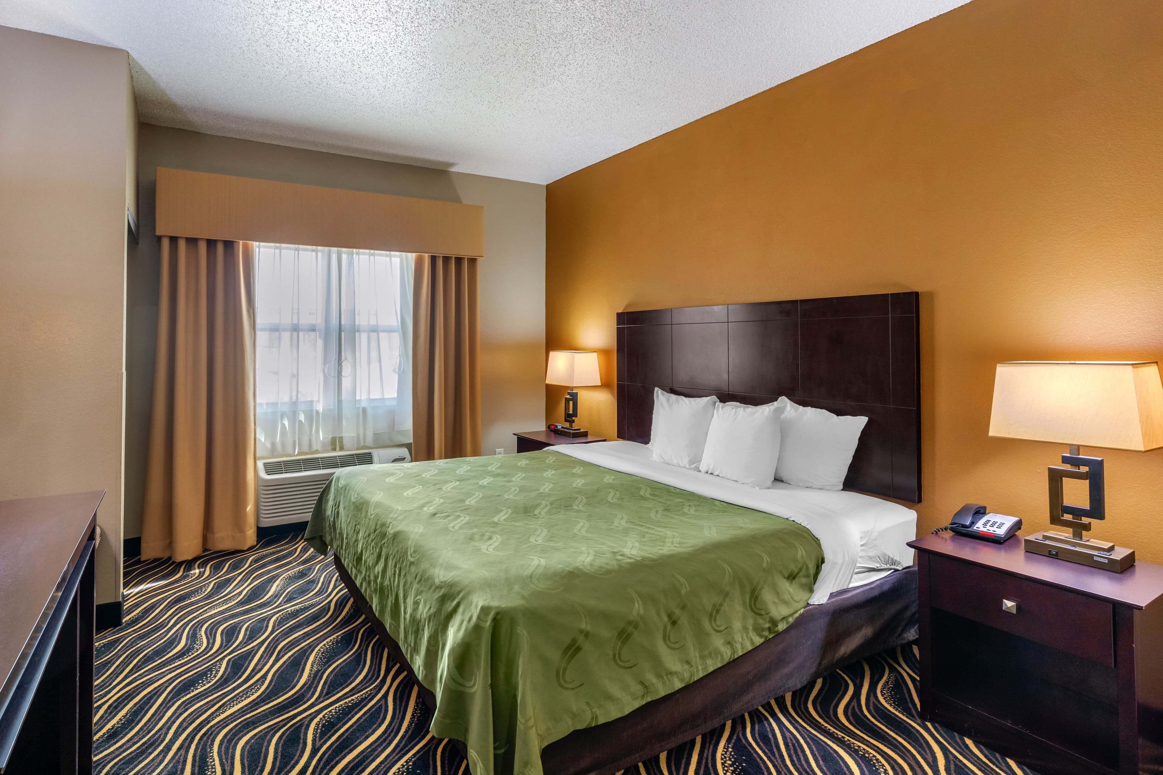 Quality Suites Addison-Dallas - Image 2