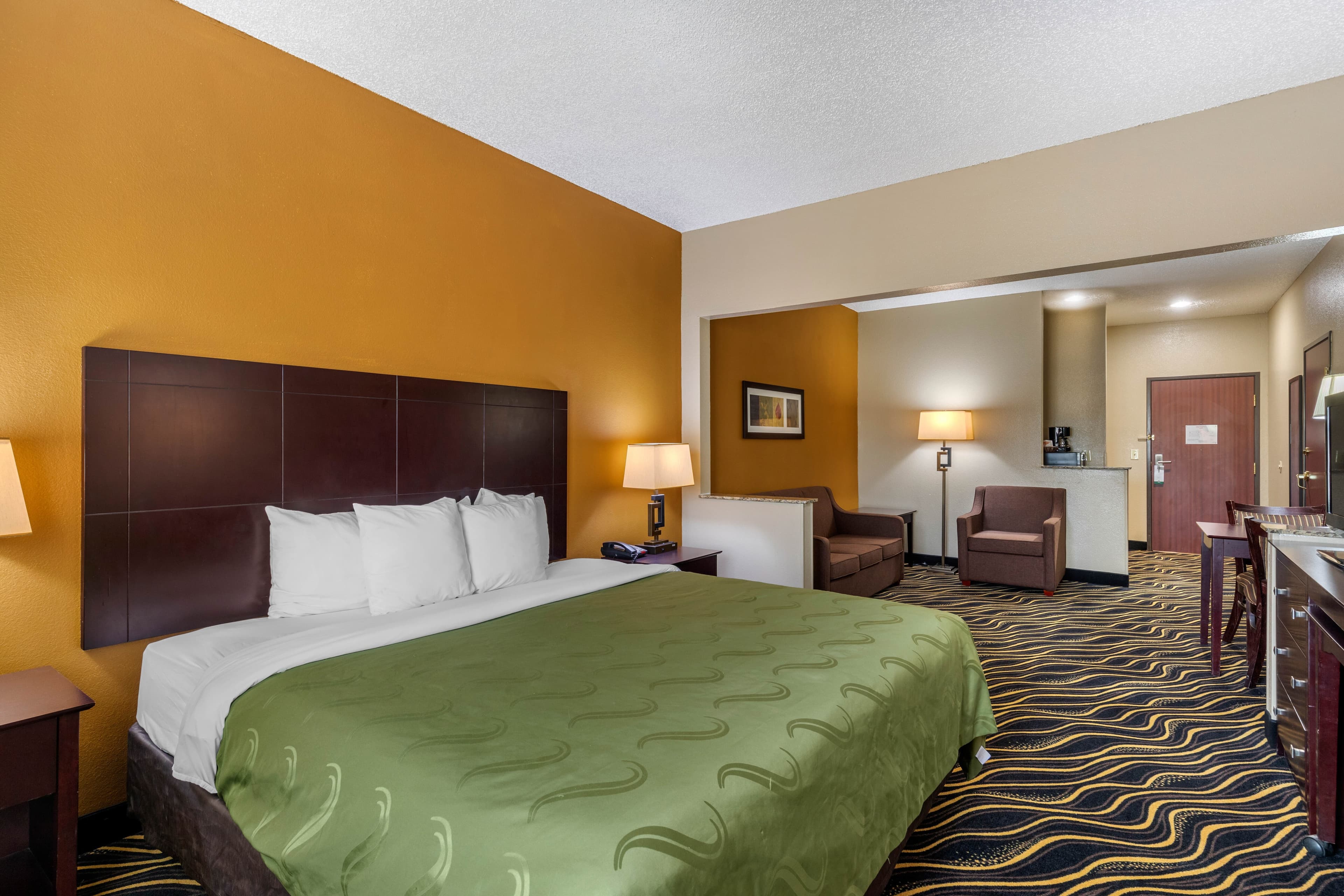 Quality Suites Addison-Dallas - Image 4