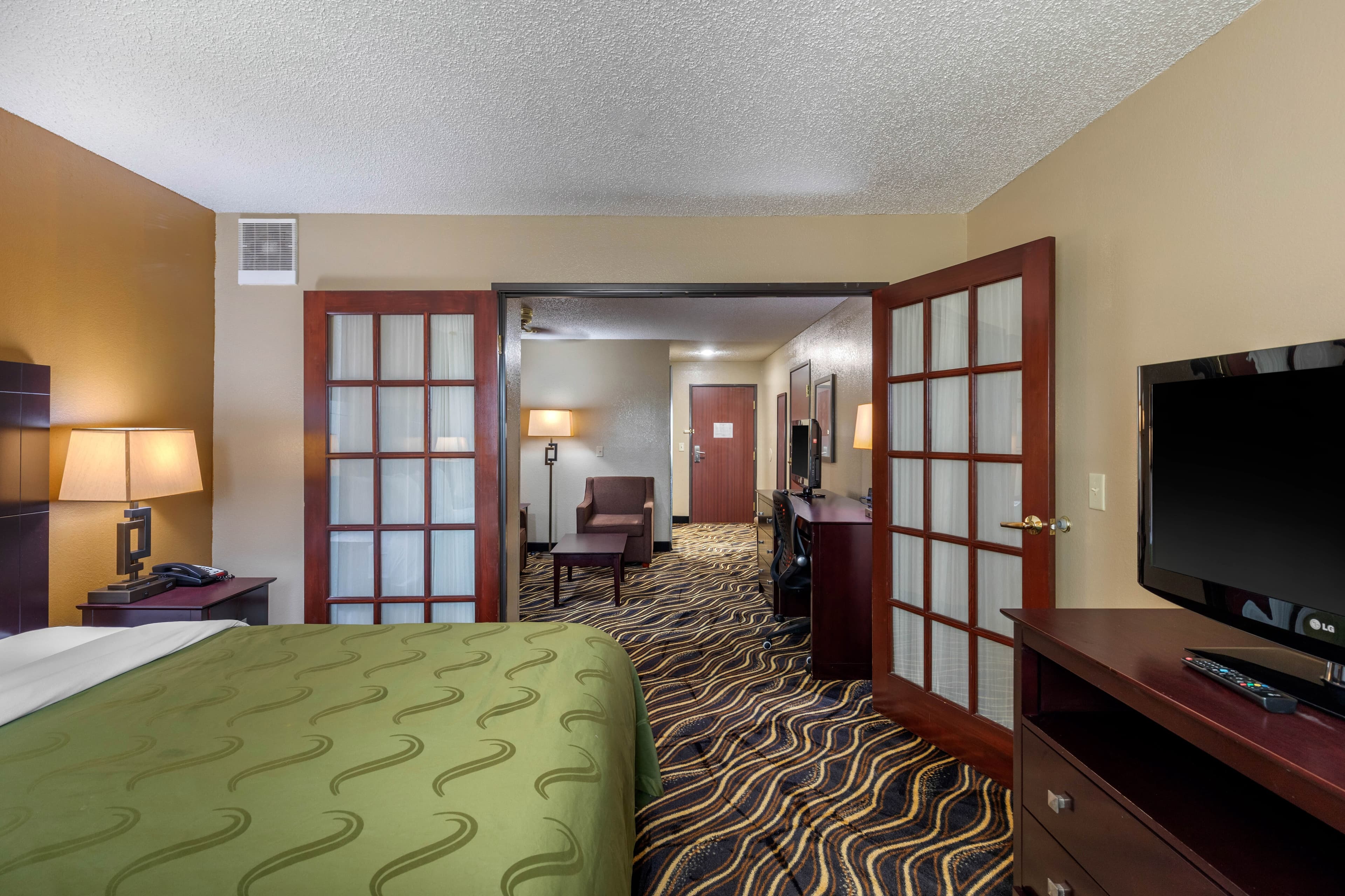 Quality Suites Addison-Dallas — 14