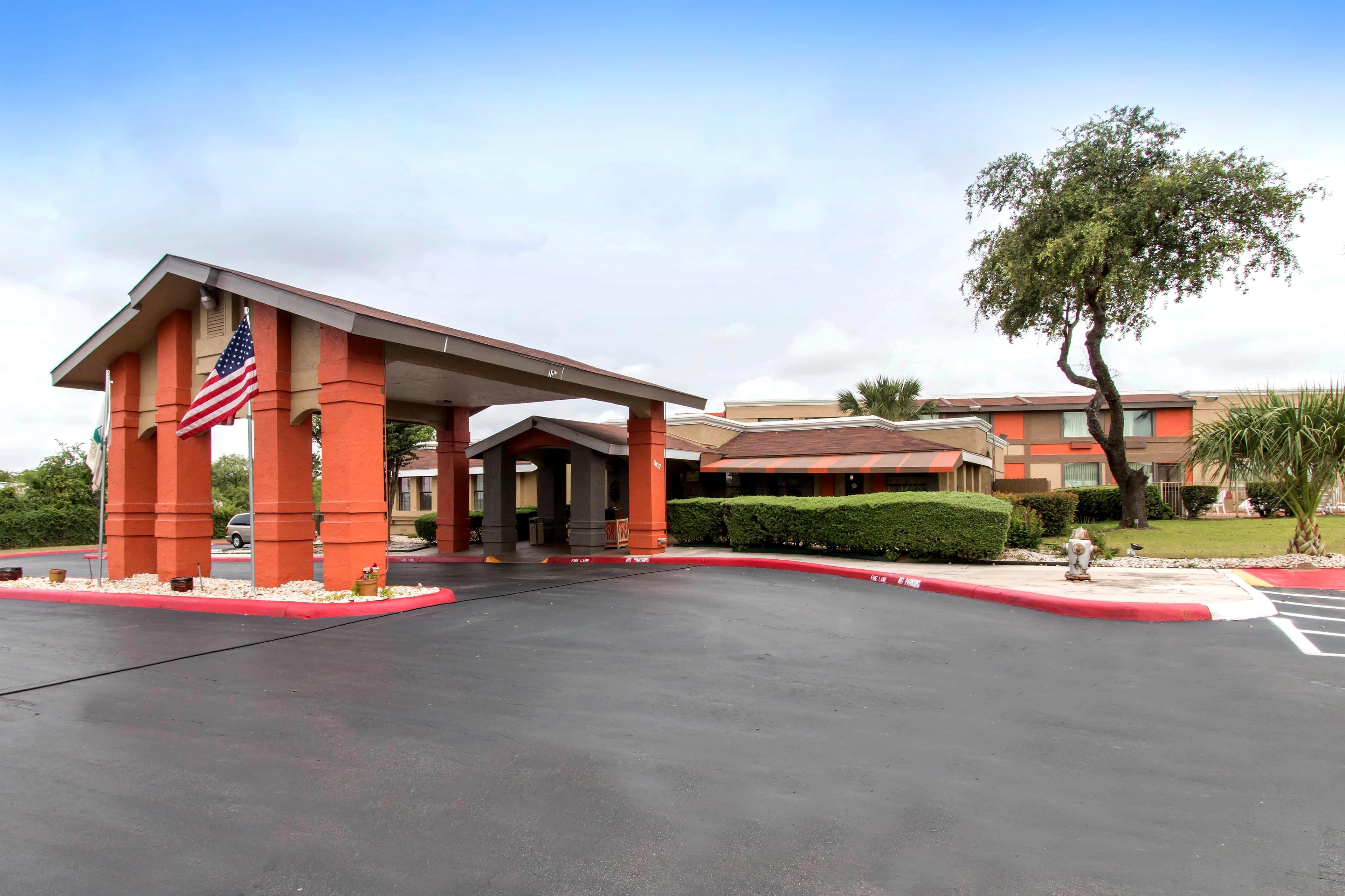 Quality Inn & Suites I-35 near Frost Bank Center - Image 1