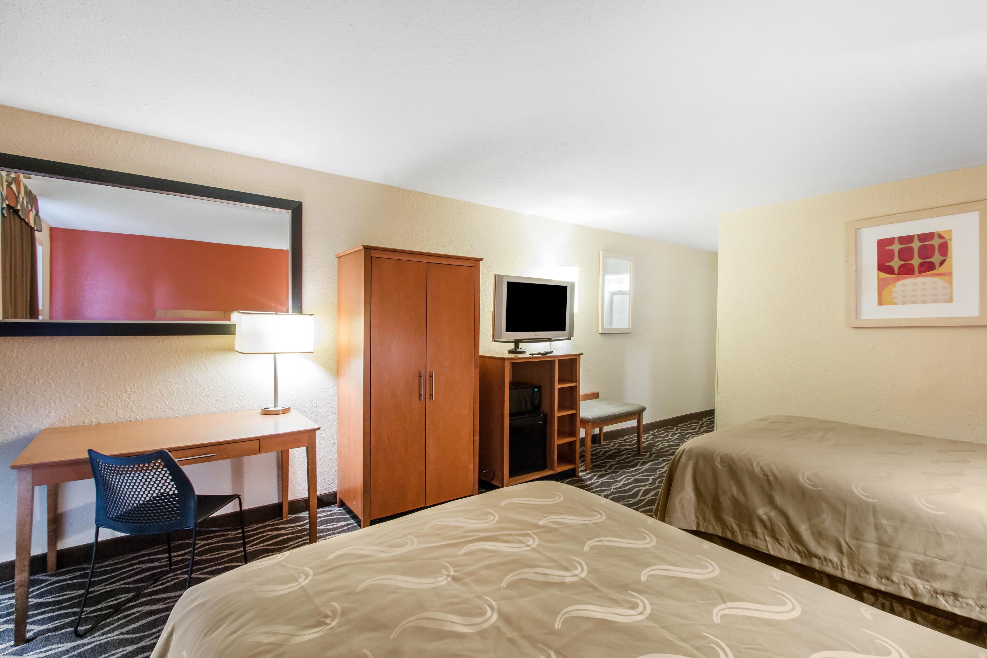 Quality Inn & Suites I-35 near Frost Bank Center — 6