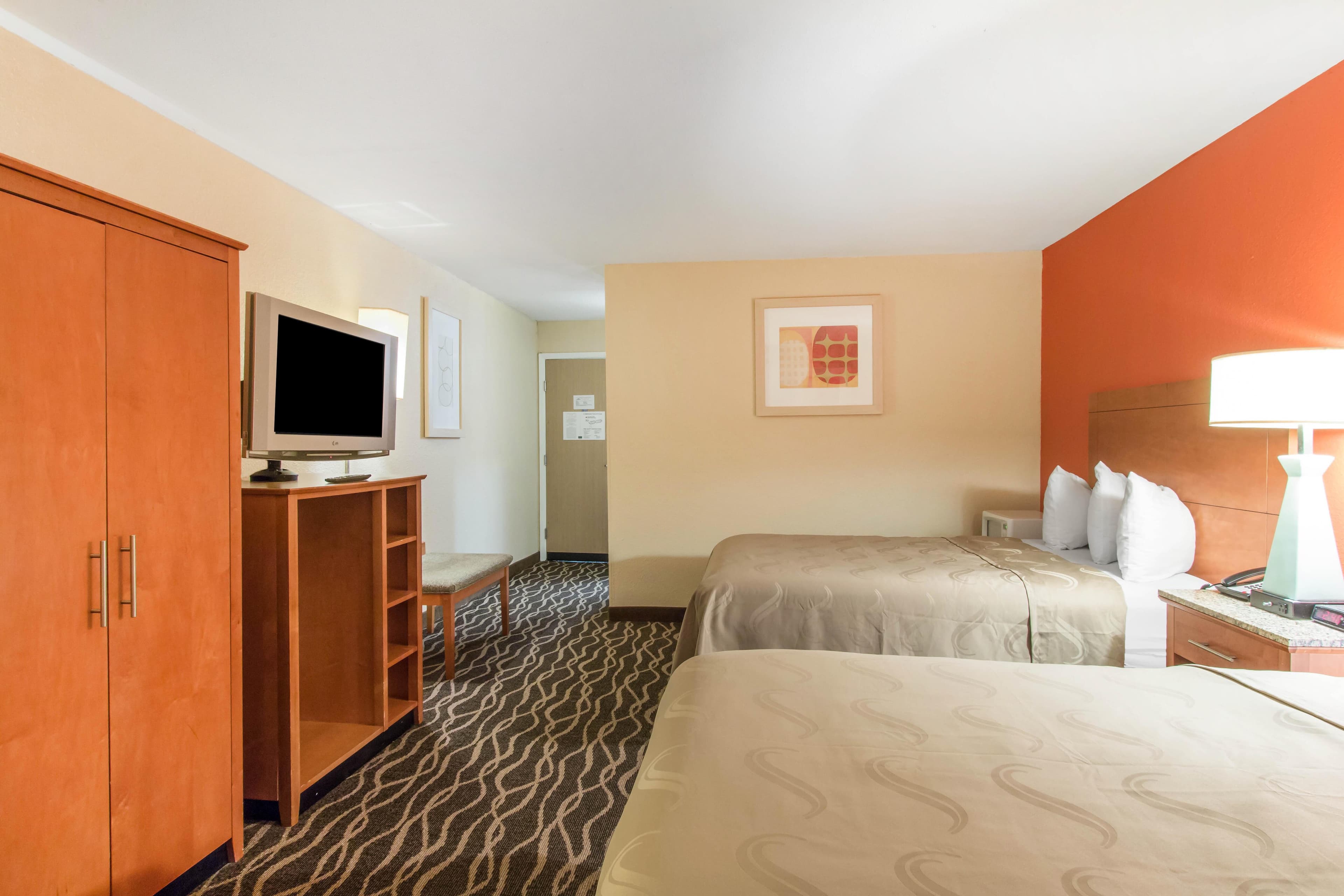 Quality Inn & Suites I-35 near Frost Bank Center - Image 4