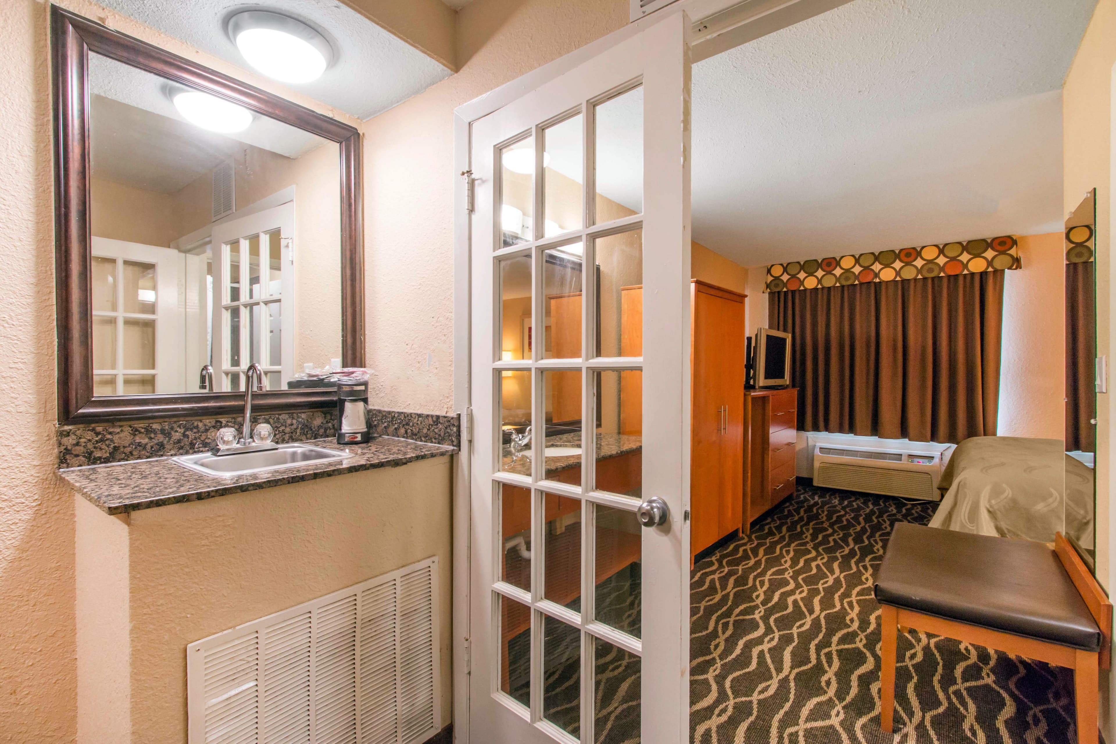 Quality Inn & Suites I-35 near Frost Bank Center — 12