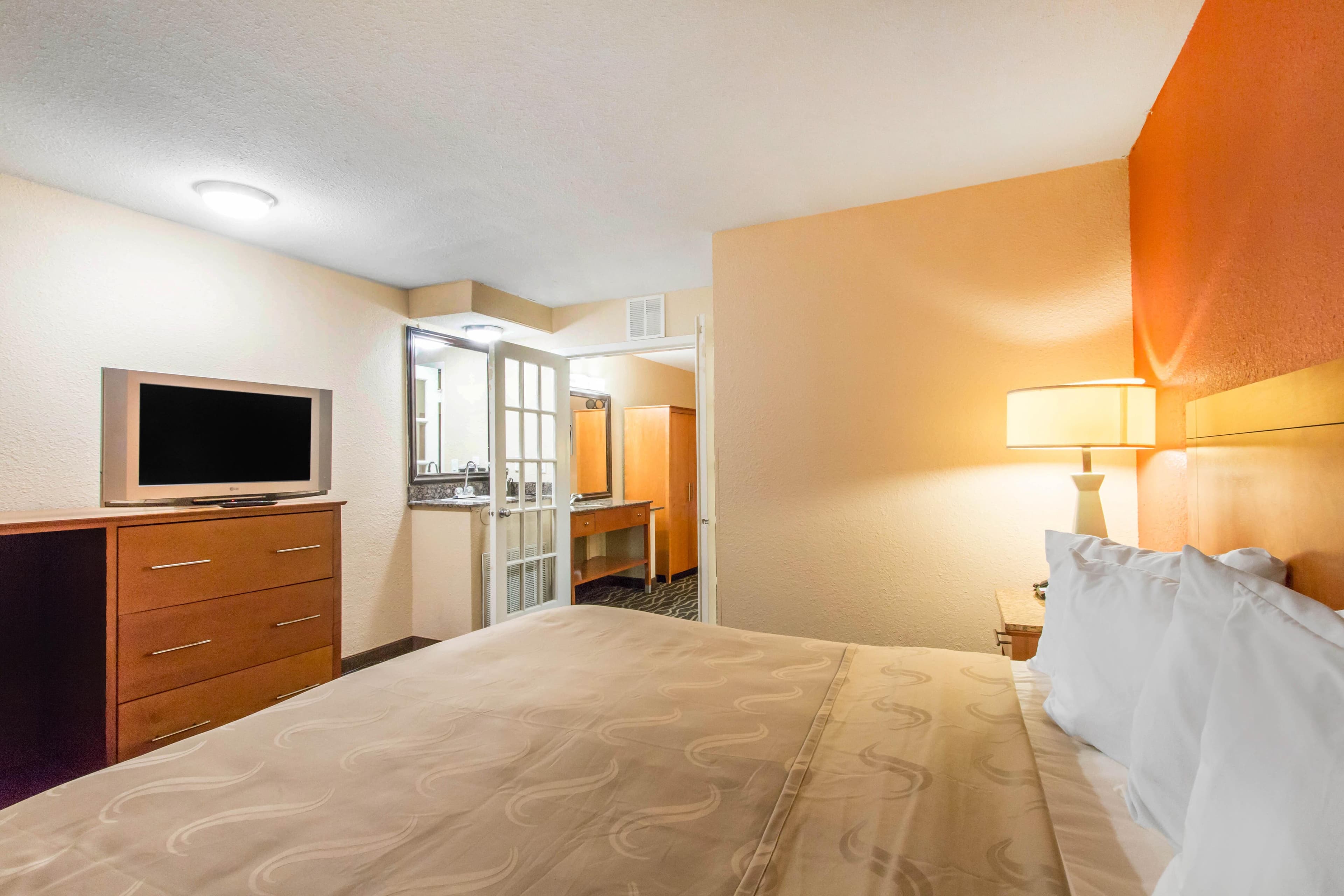 Quality Inn & Suites I-35 near Frost Bank Center — 13