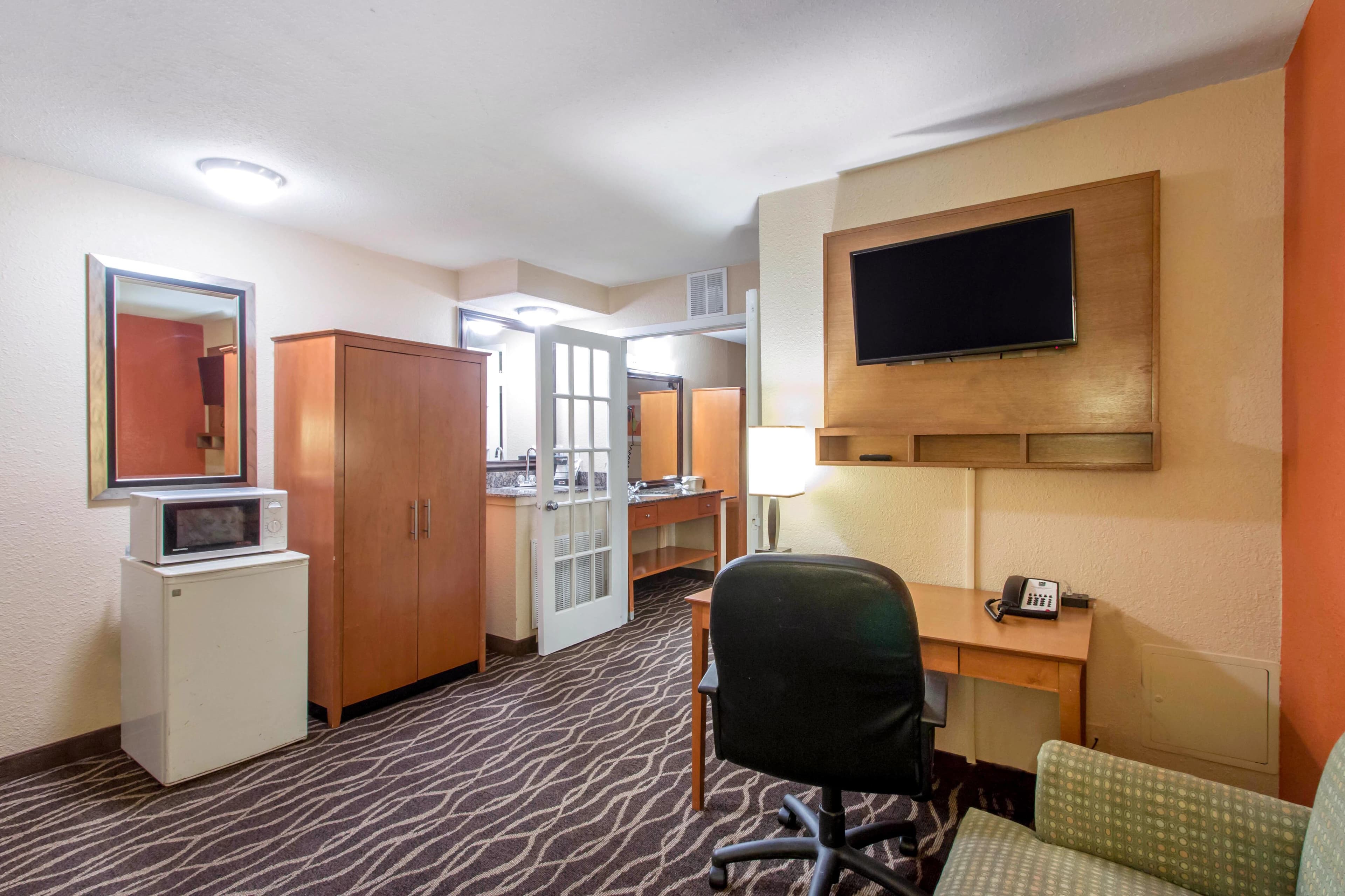 Quality Inn & Suites I-35 near Frost Bank Center — 9