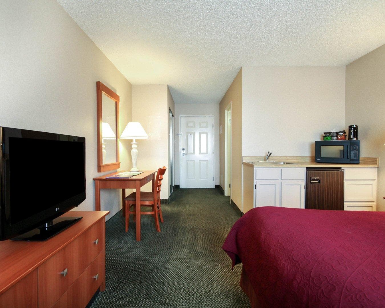 Quality Inn Airport East - Image 3