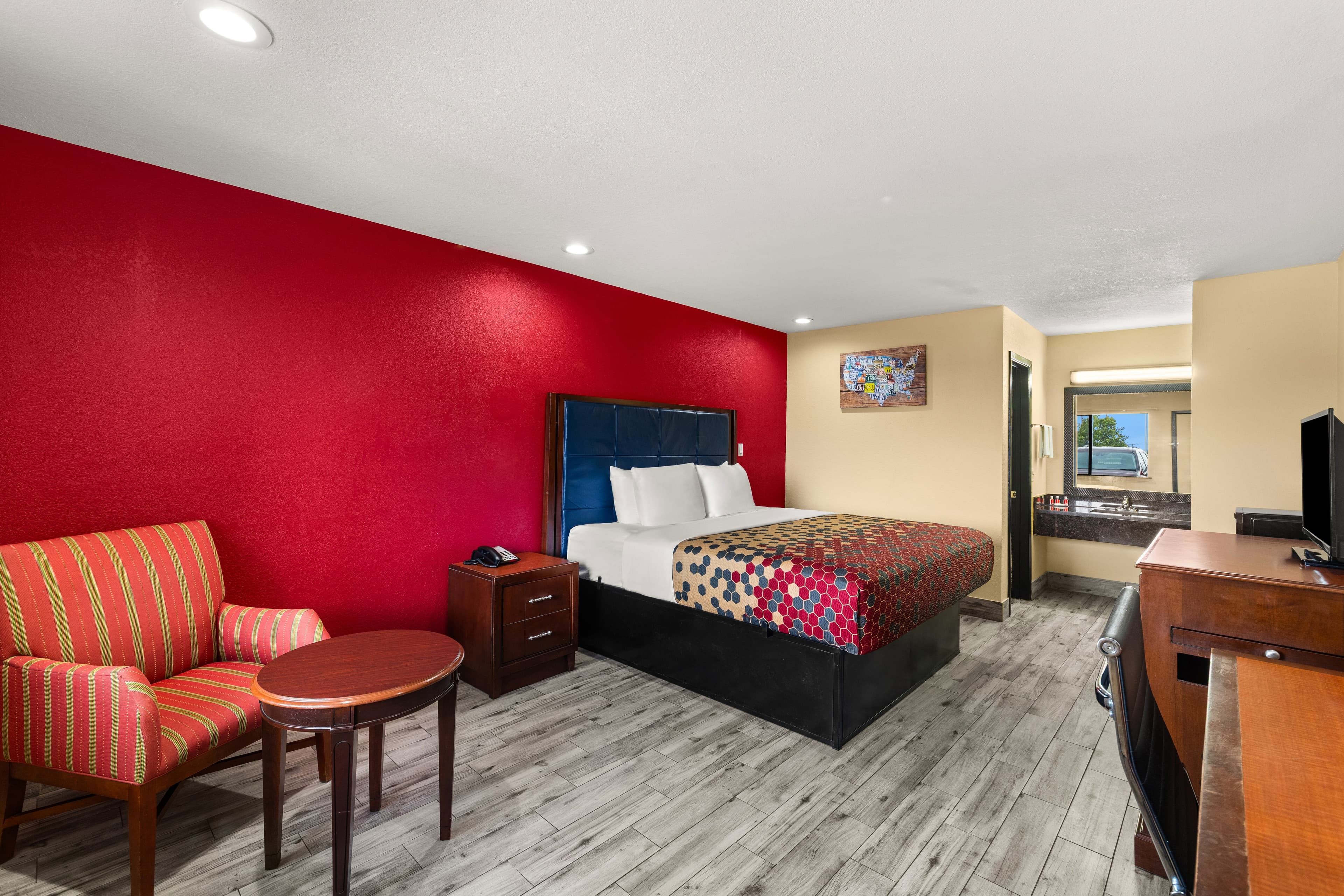 Econo Lodge Belton — 3