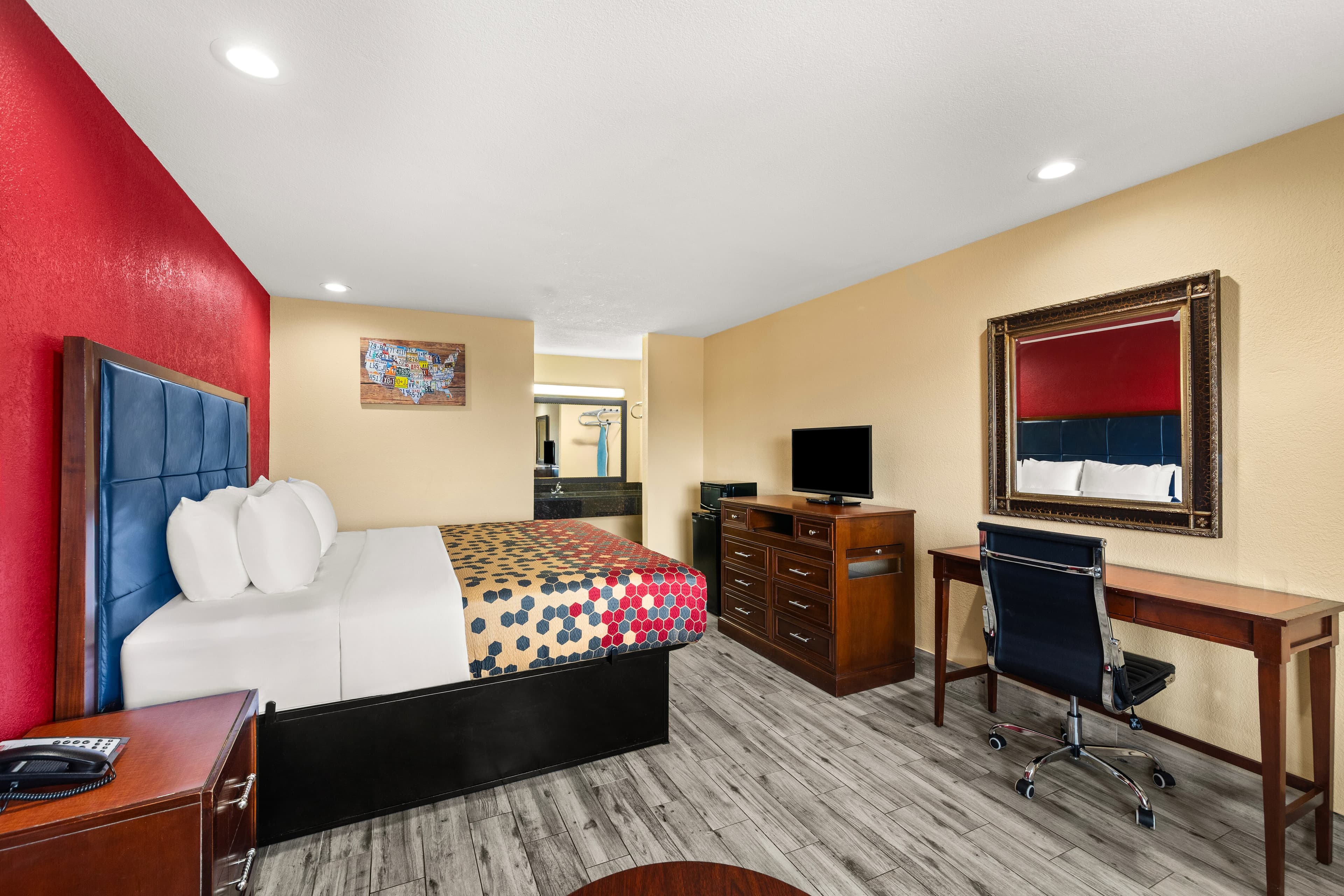 Econo Lodge Belton — 4