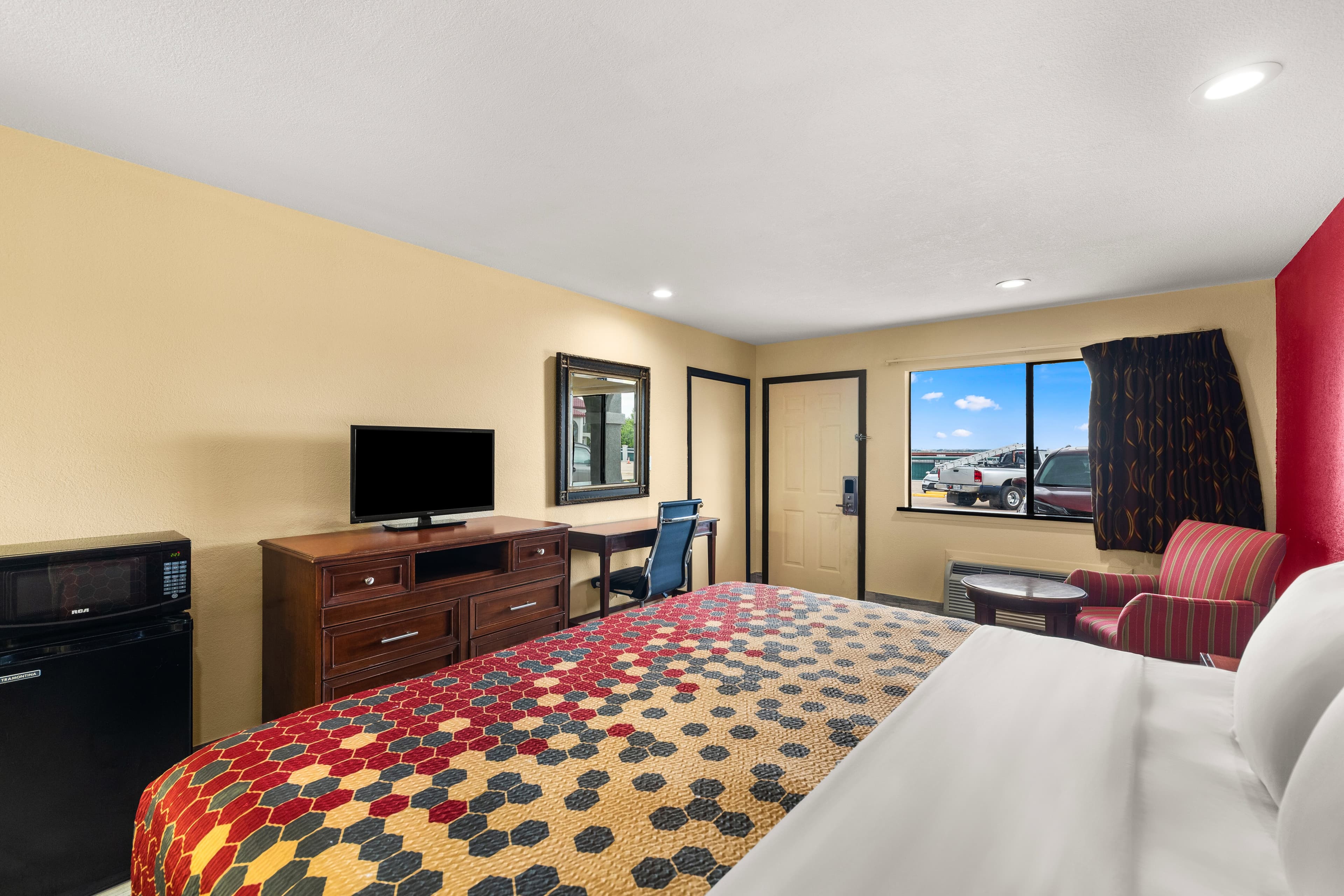 Econo Lodge Belton — 5