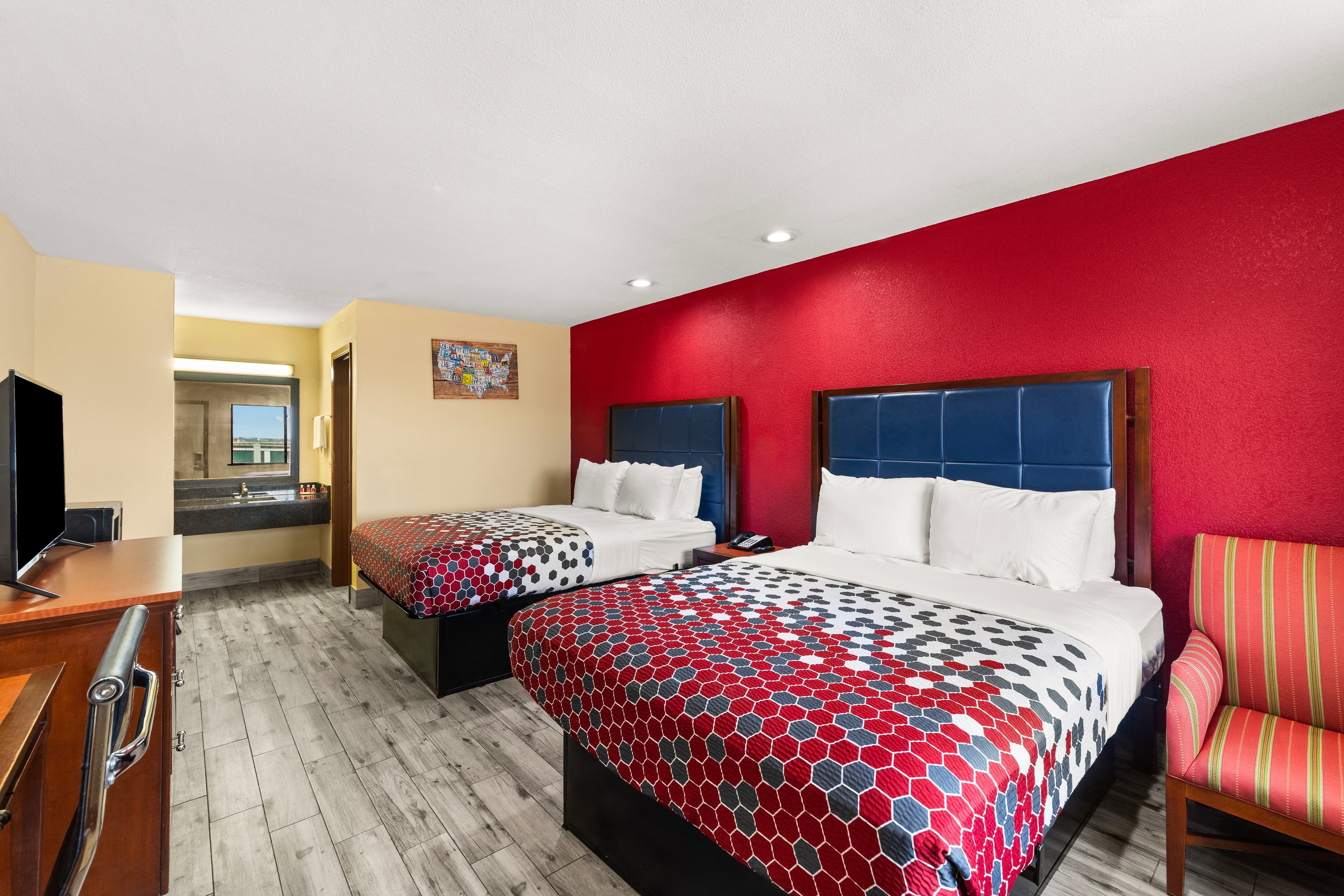 Econo Lodge Belton — 16