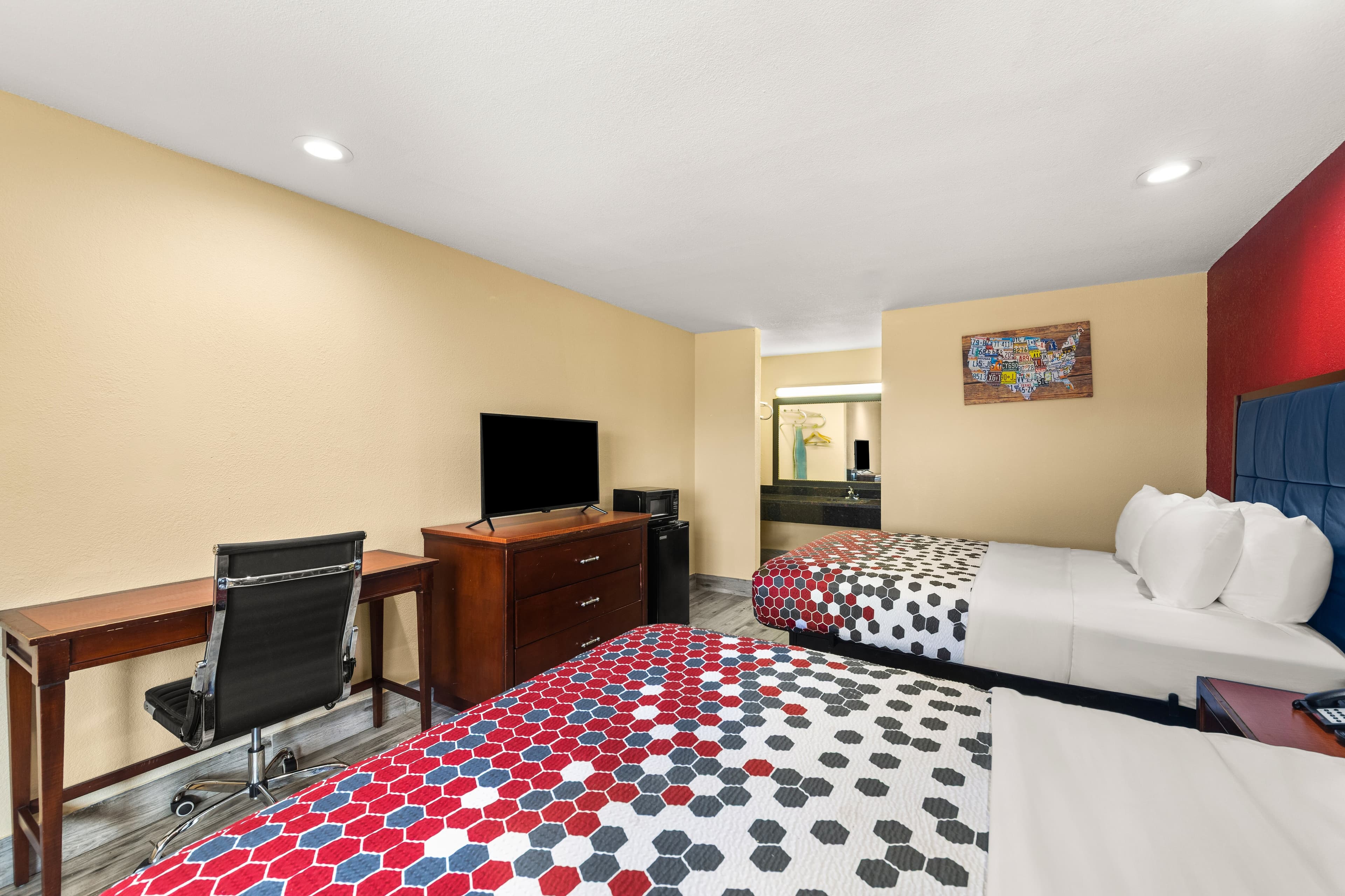 Econo Lodge Belton — 17