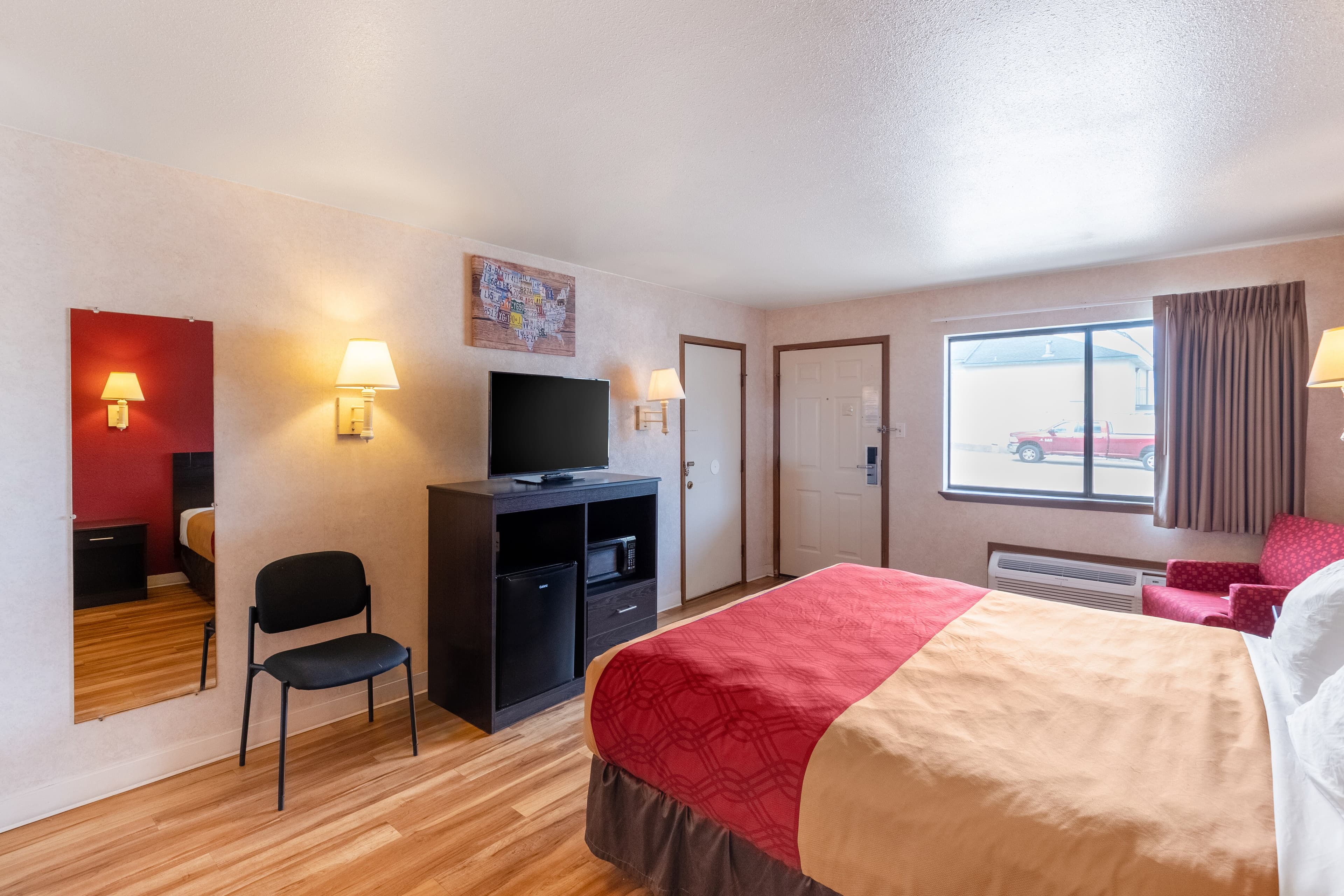Econo Lodge Fredericksburg - Image 4