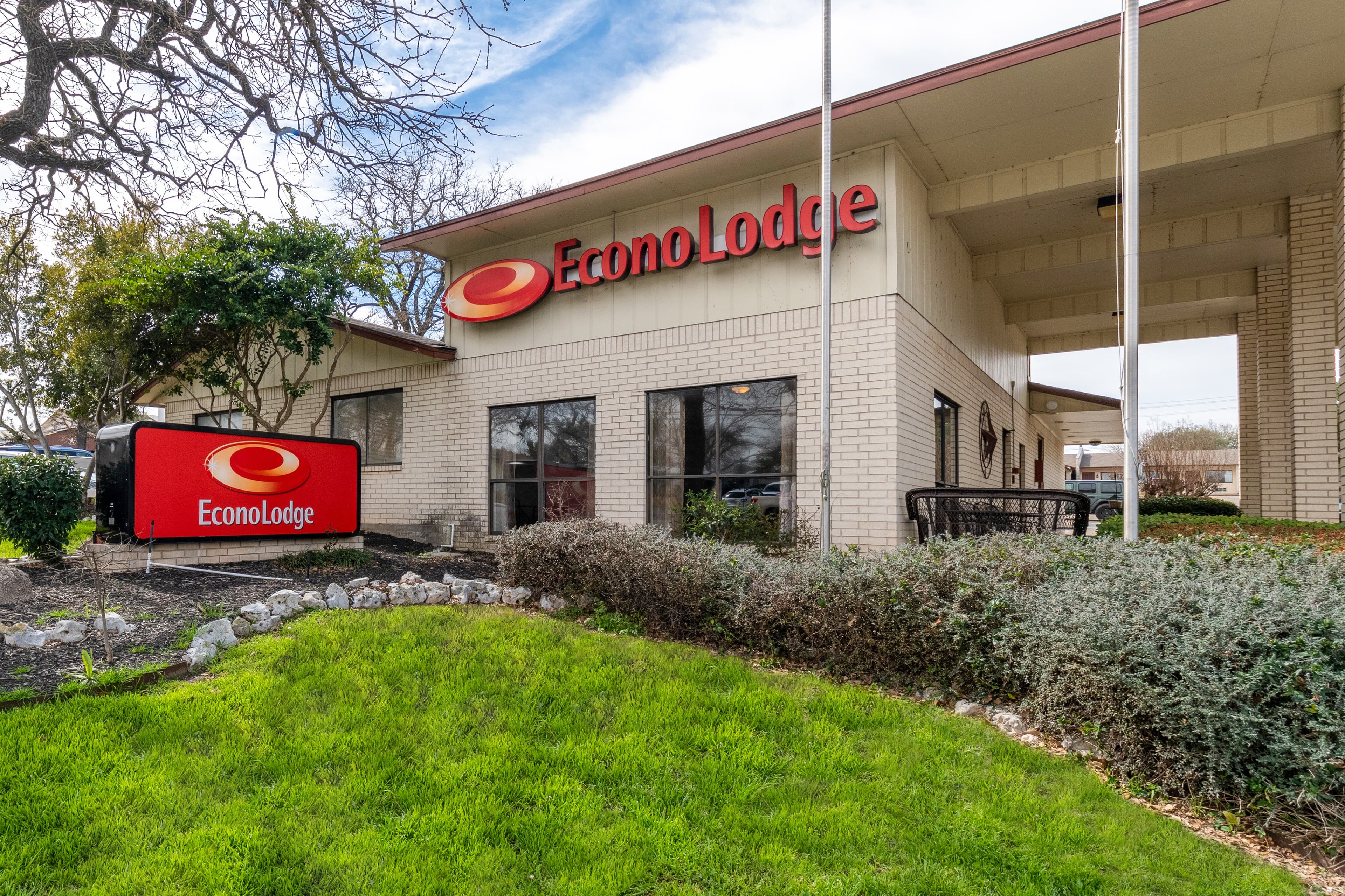 Econo Lodge Fredericksburg - Image 1