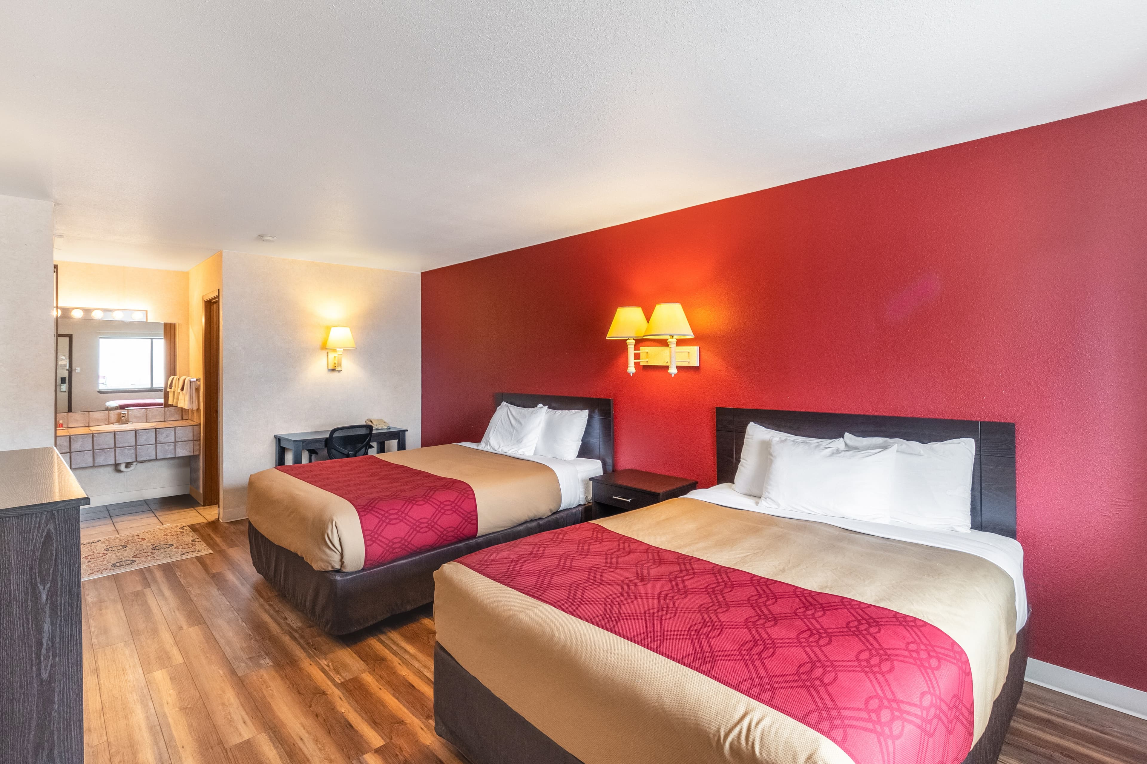Econo Lodge Fredericksburg — 8