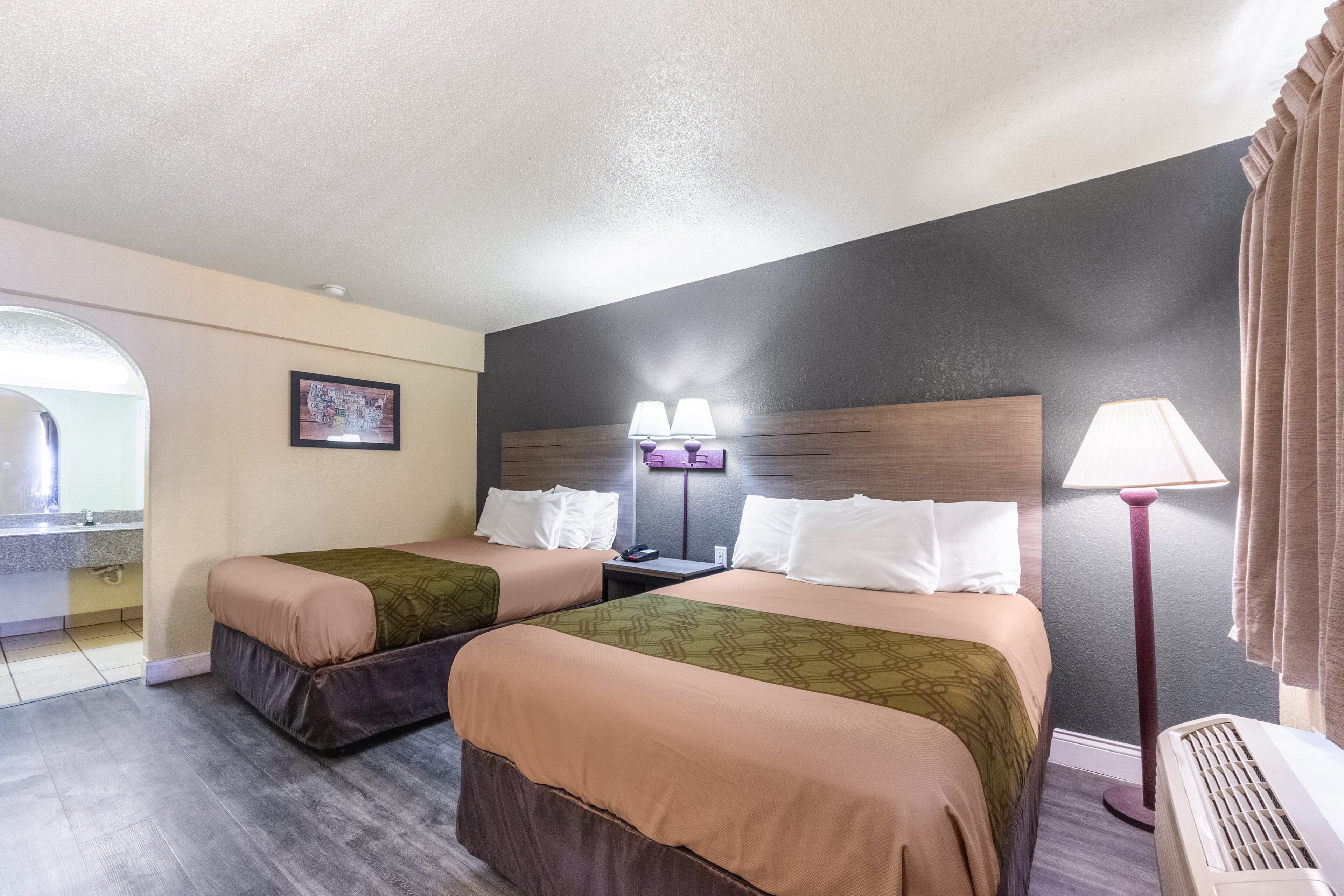 Econo Lodge San Marcos University Area - Image 2