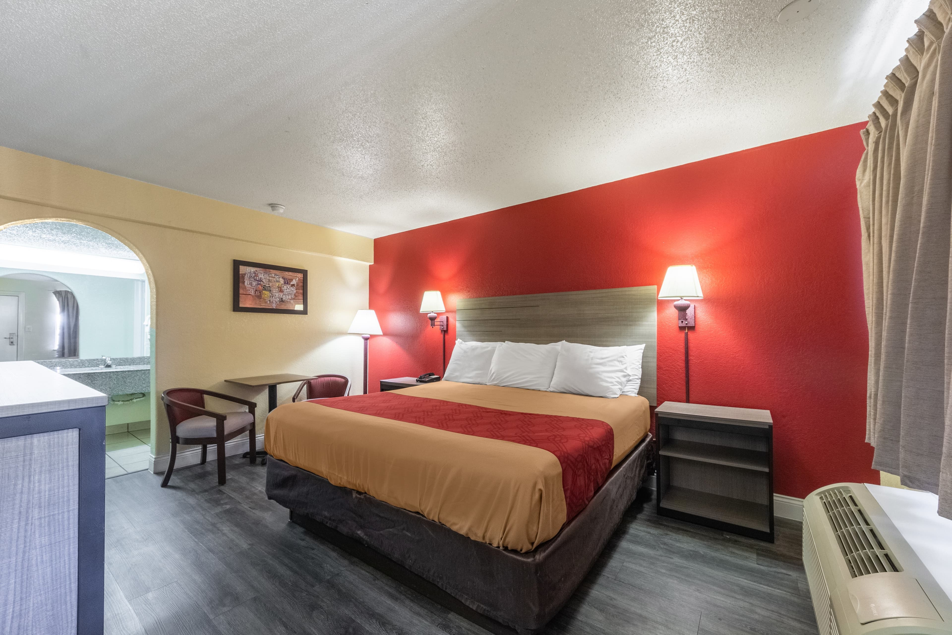 Econo Lodge San Marcos University Area - Image 1