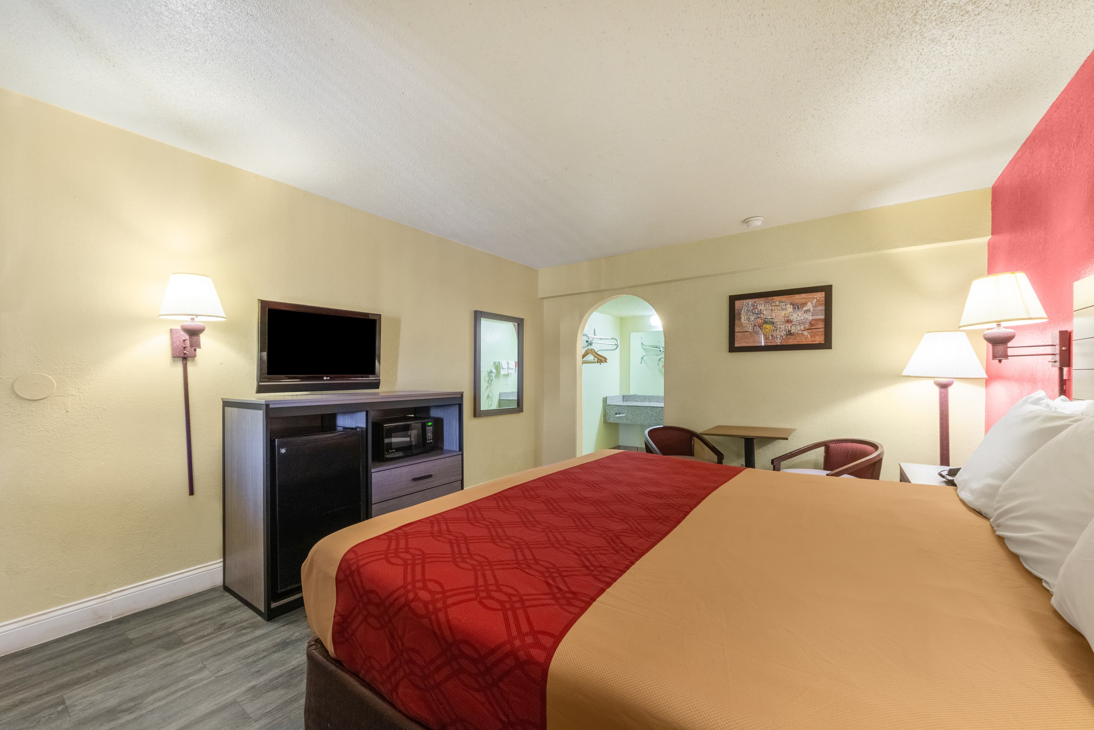 Econo Lodge San Marcos University Area — 7