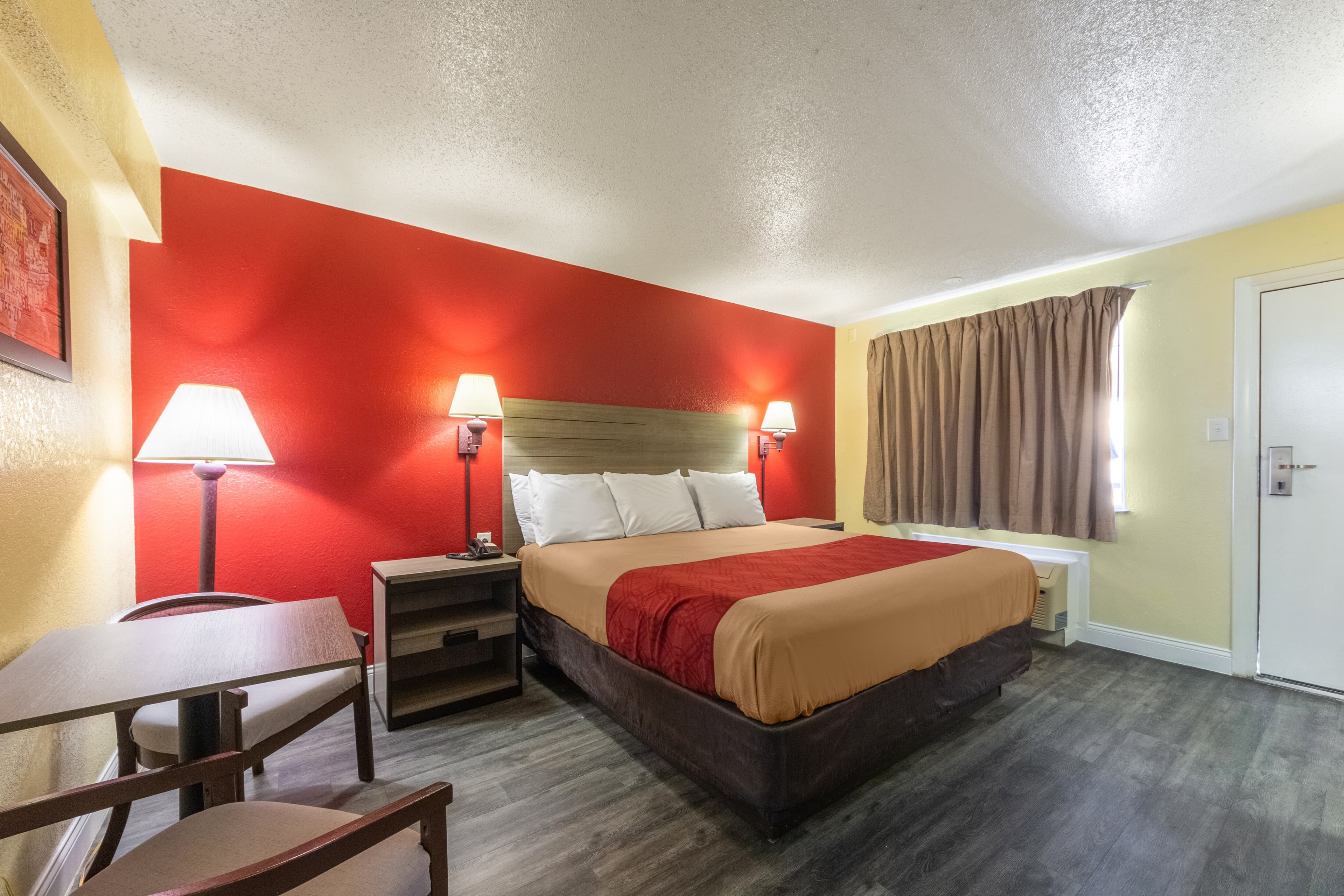 Econo Lodge San Marcos University Area — 8