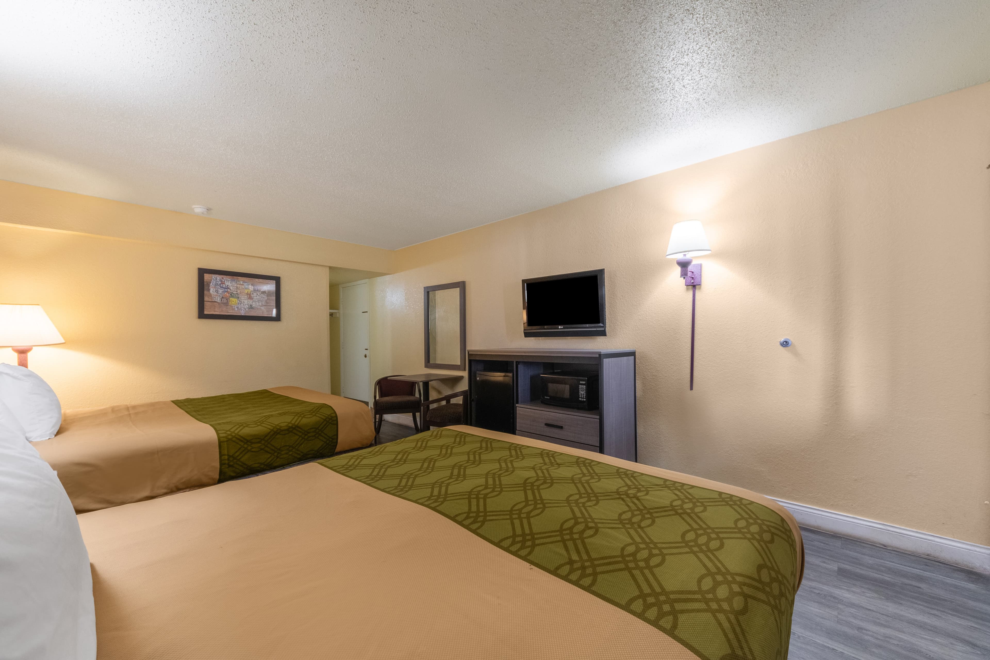 Econo Lodge San Marcos University Area — 23