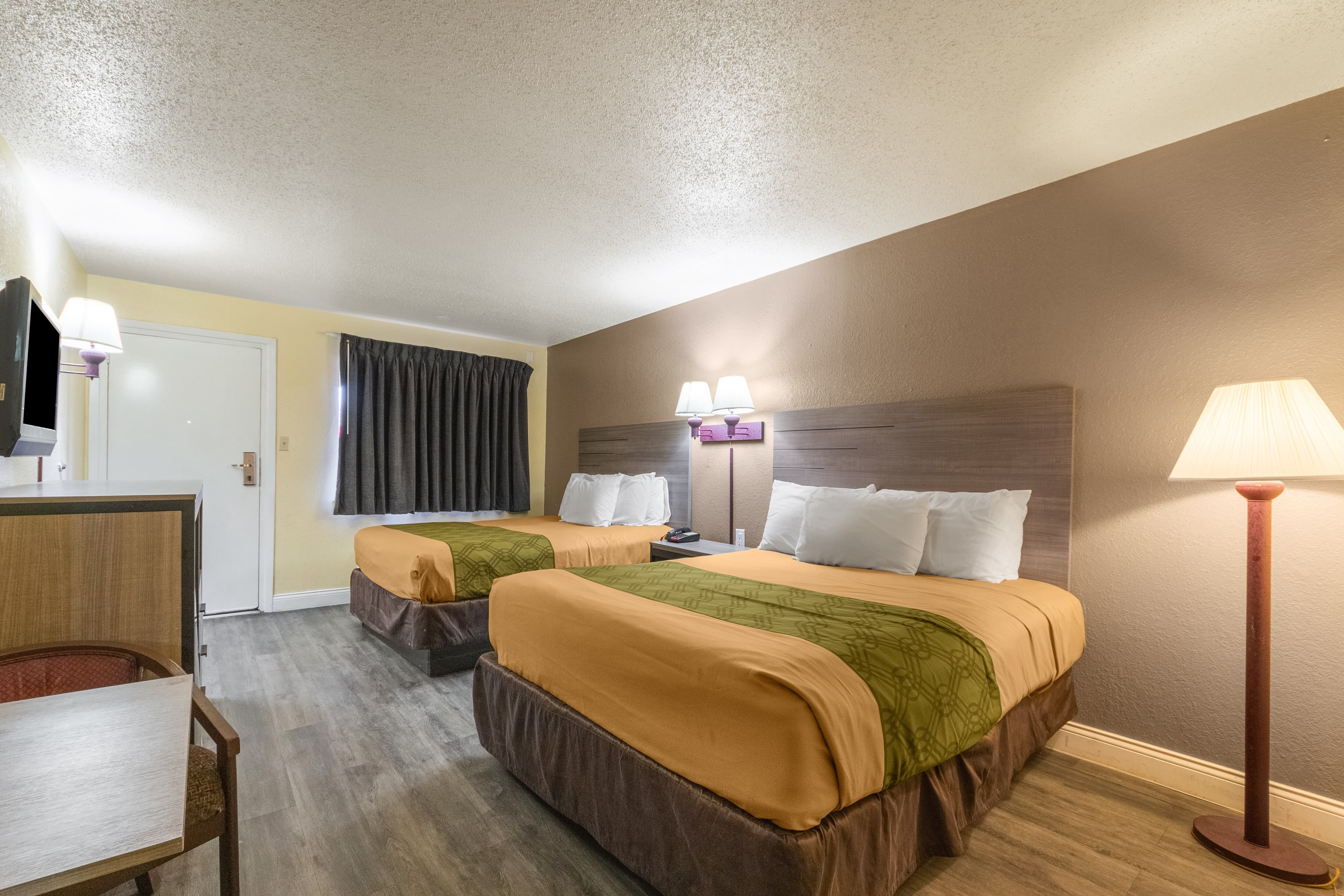 Econo Lodge San Marcos University Area — 24