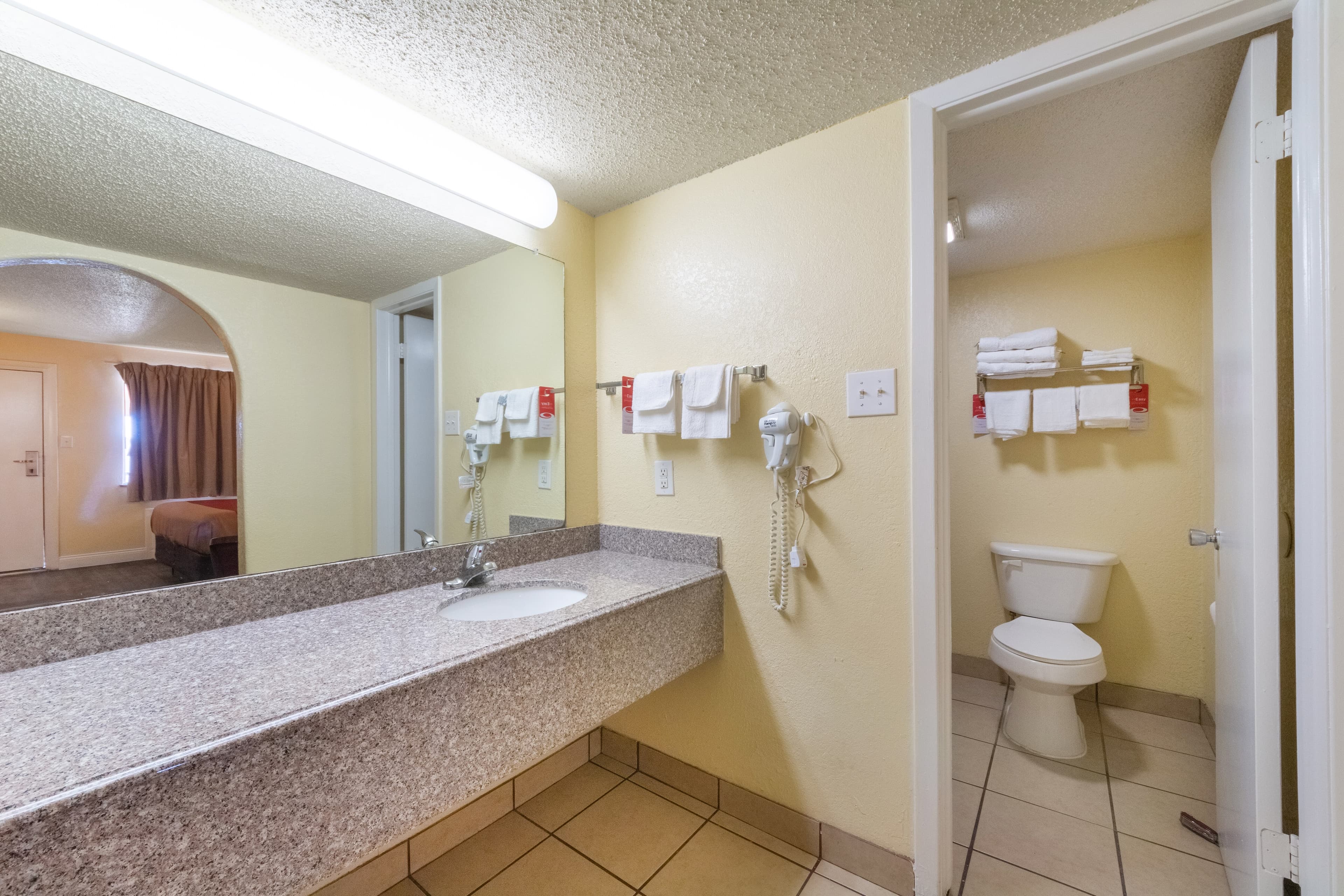 Econo Lodge San Marcos University Area - Image 5