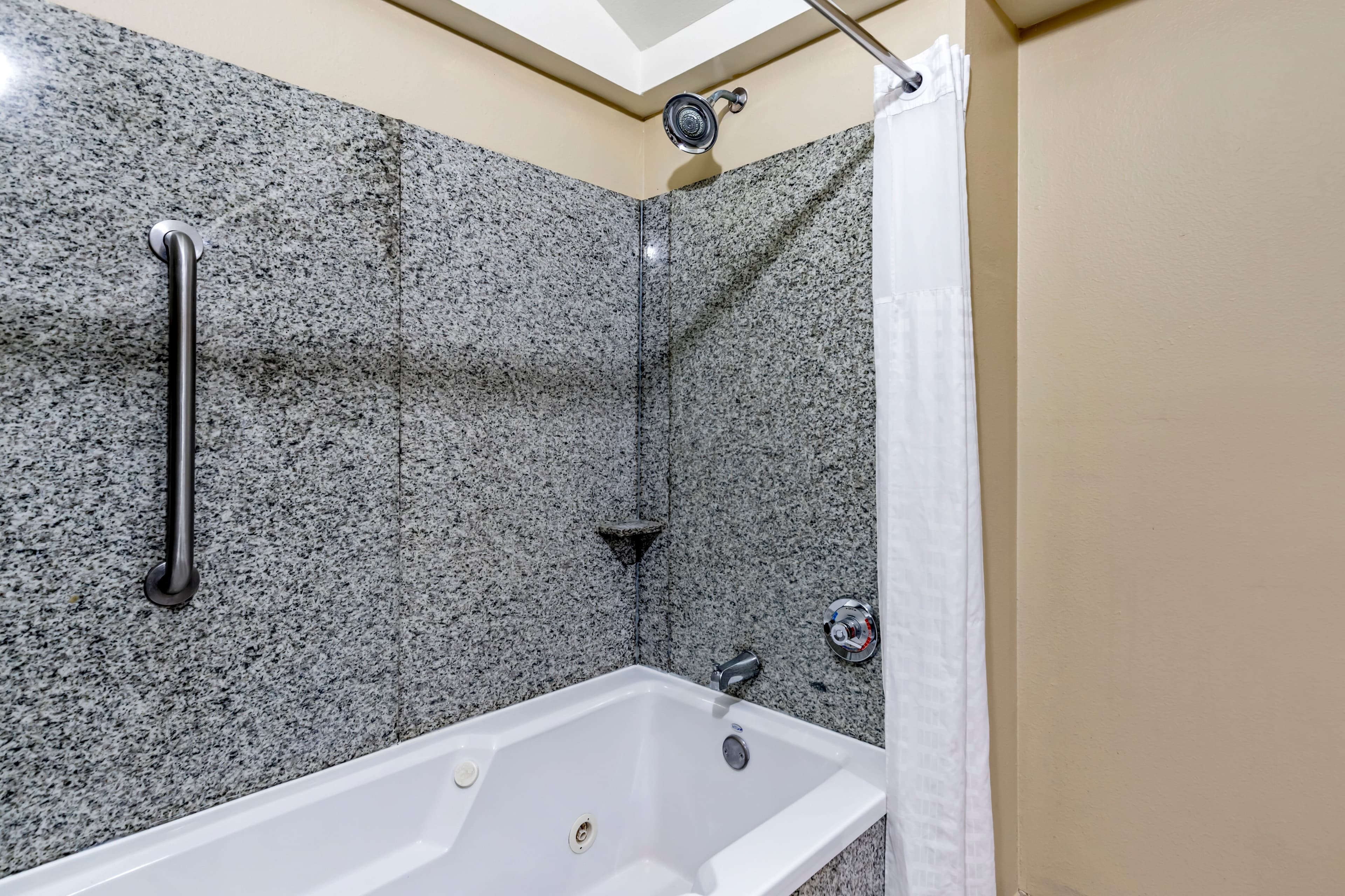 Comfort Inn & Suites Seguin - Image 5
