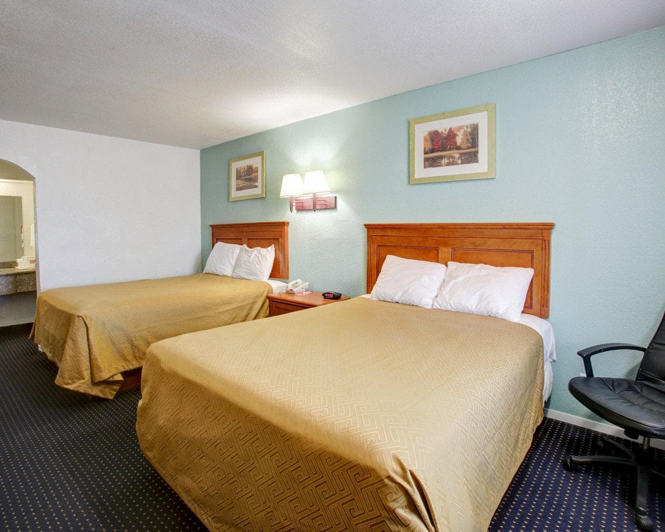 Econo Lodge Temple — 18