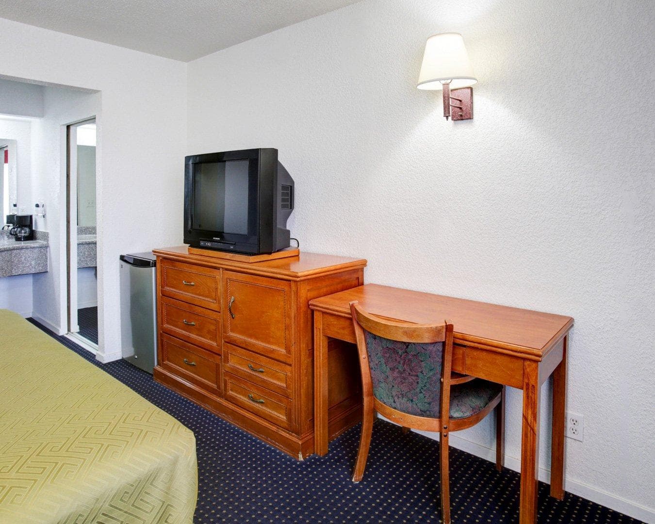 Econo Lodge Temple — 9