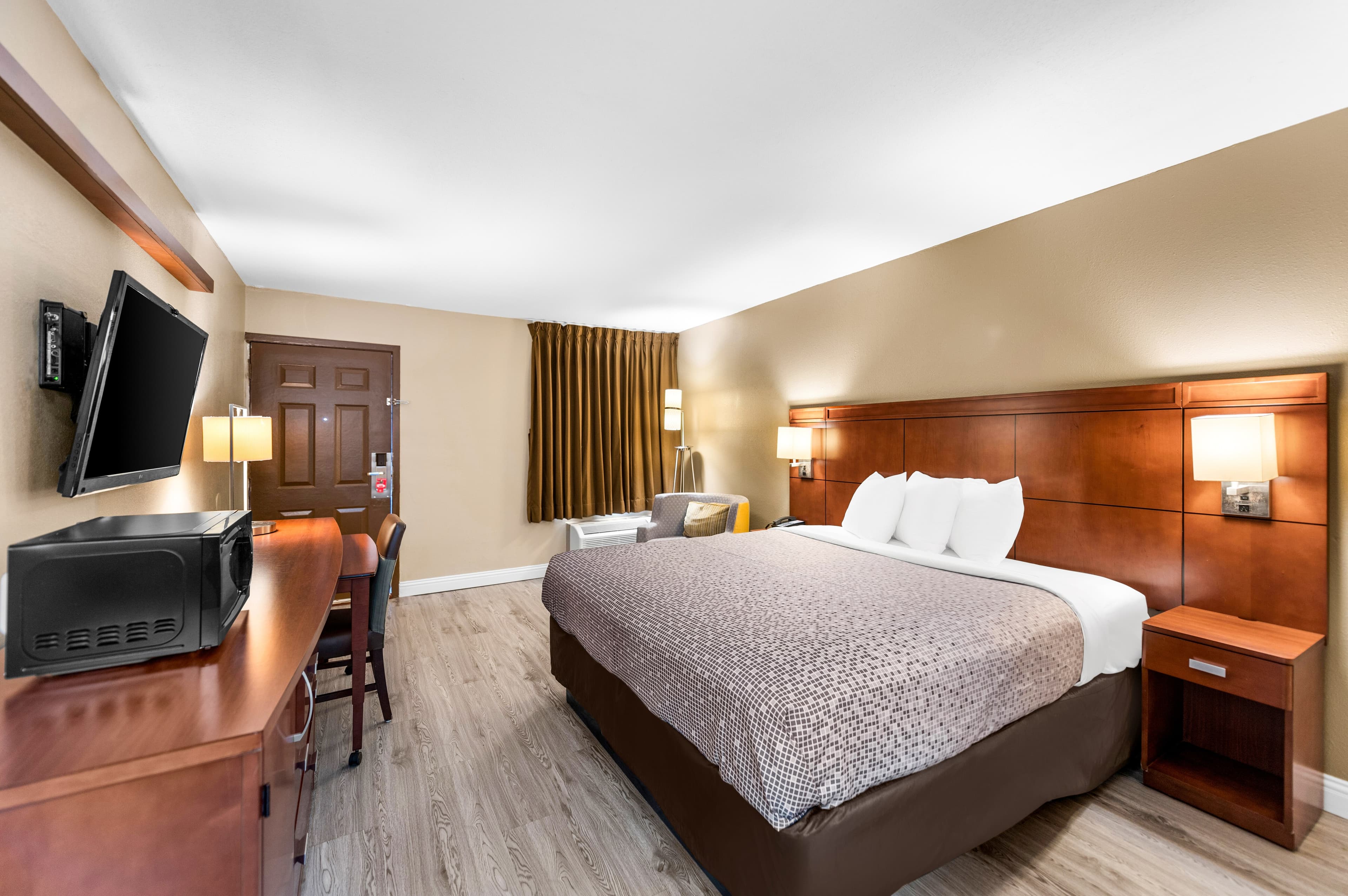 Econo Lodge Texarkana I-30 — 8
